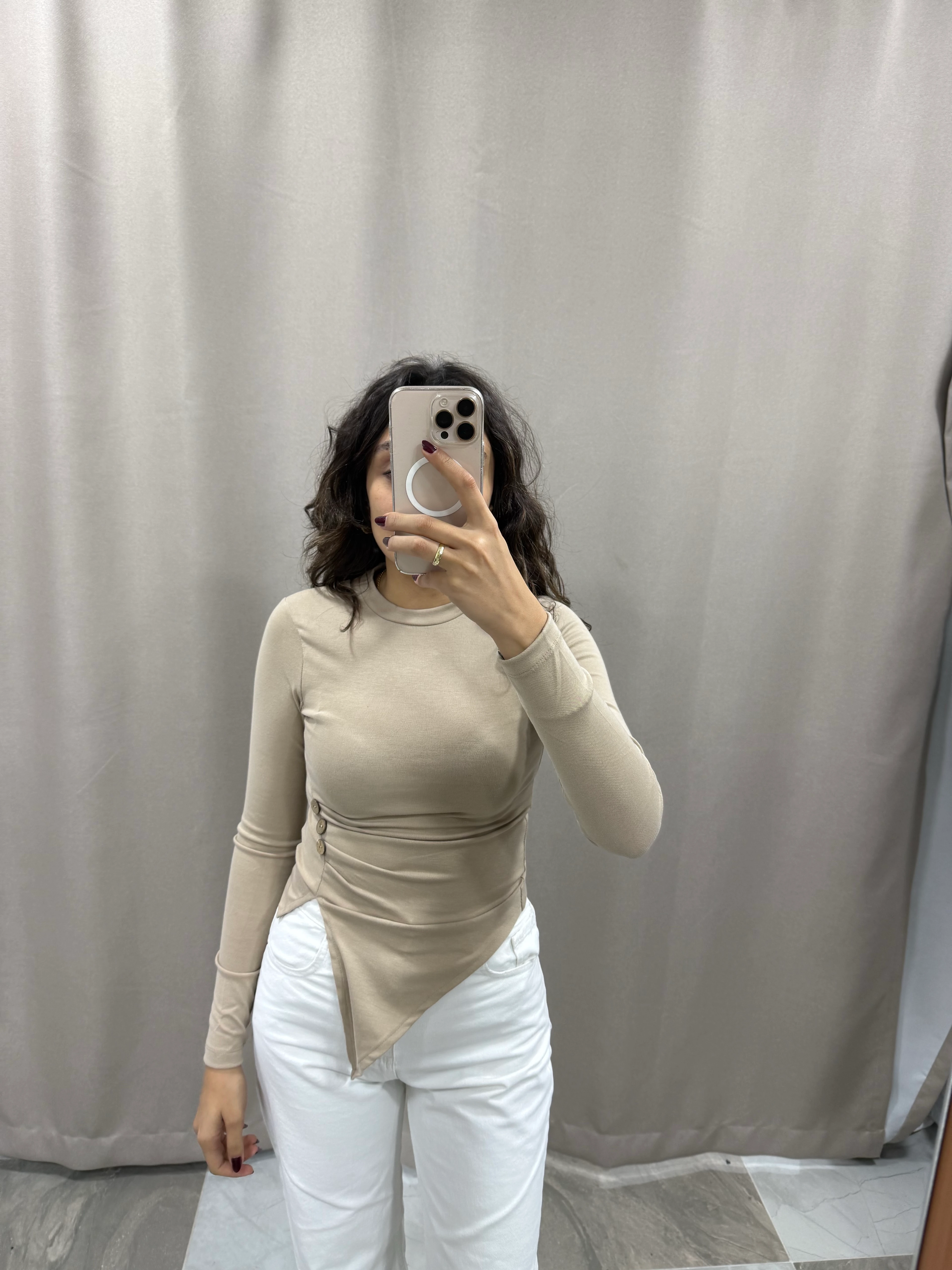 DÜĞME DETAY ASİMETRİK BLUZ - EKRU