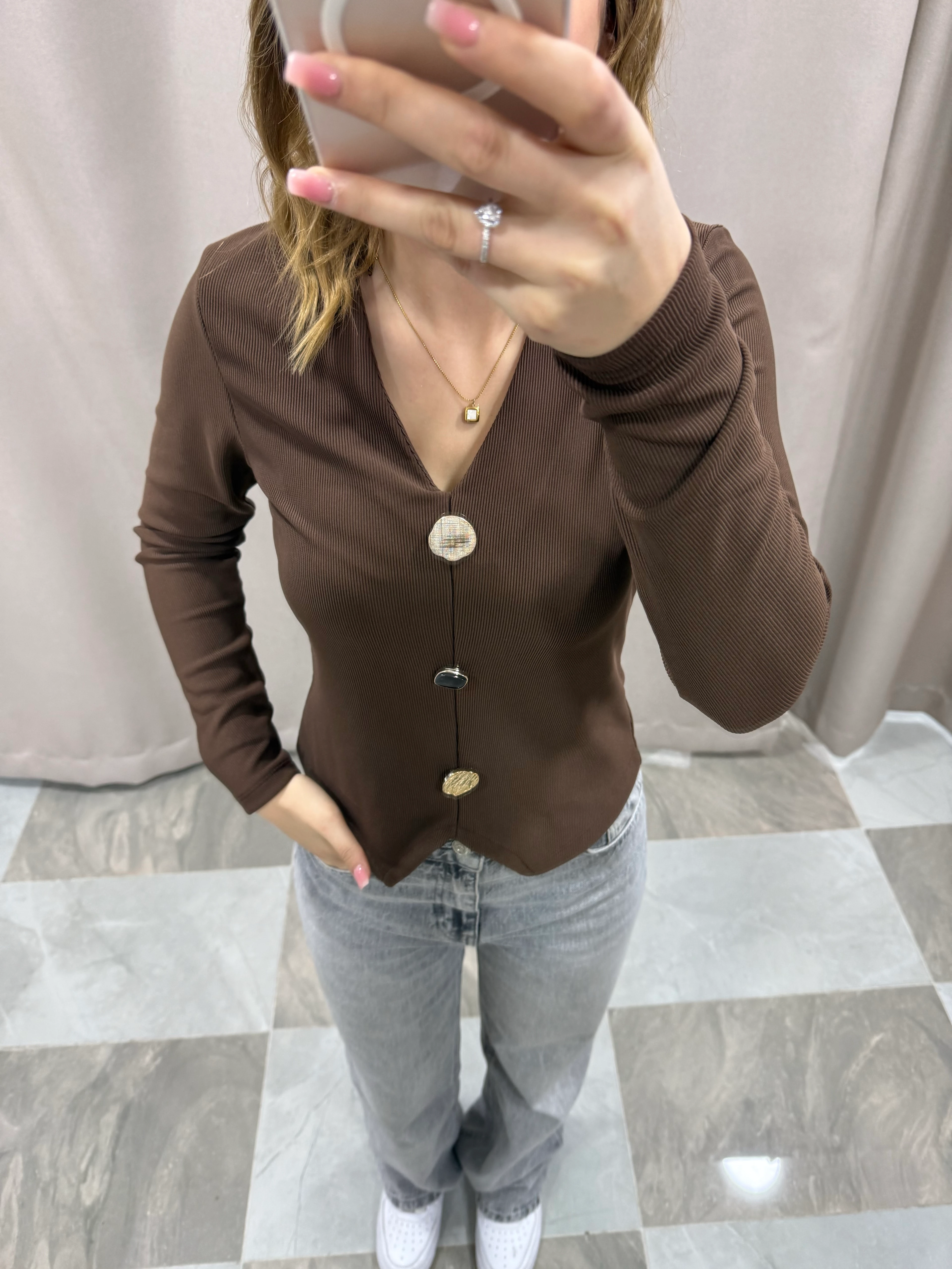 GOLD DÜĞME DETAYLI BLUZ  - KAHVERENGİ