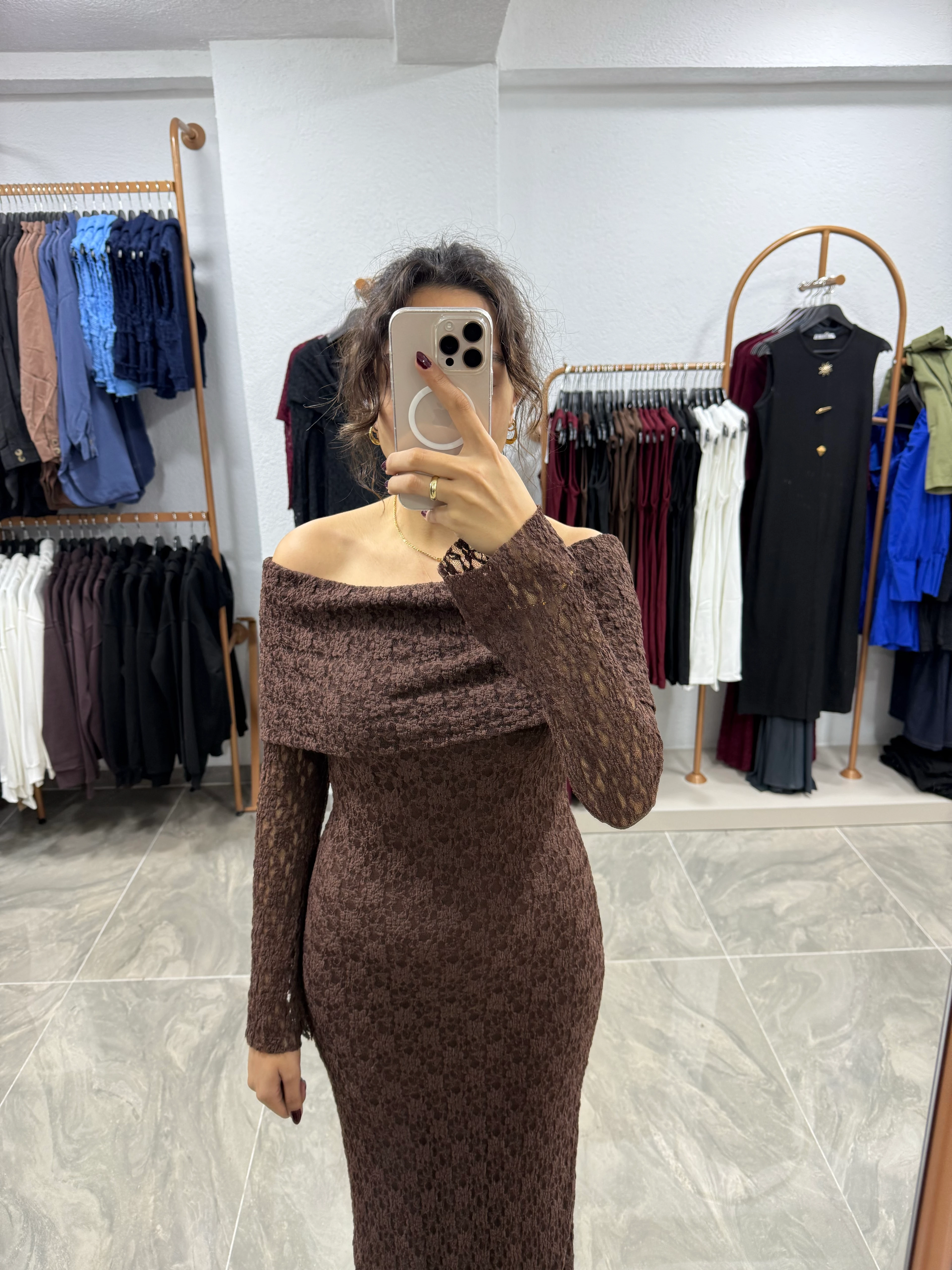 MADONNA YAKA DANTEL ELBİSE 