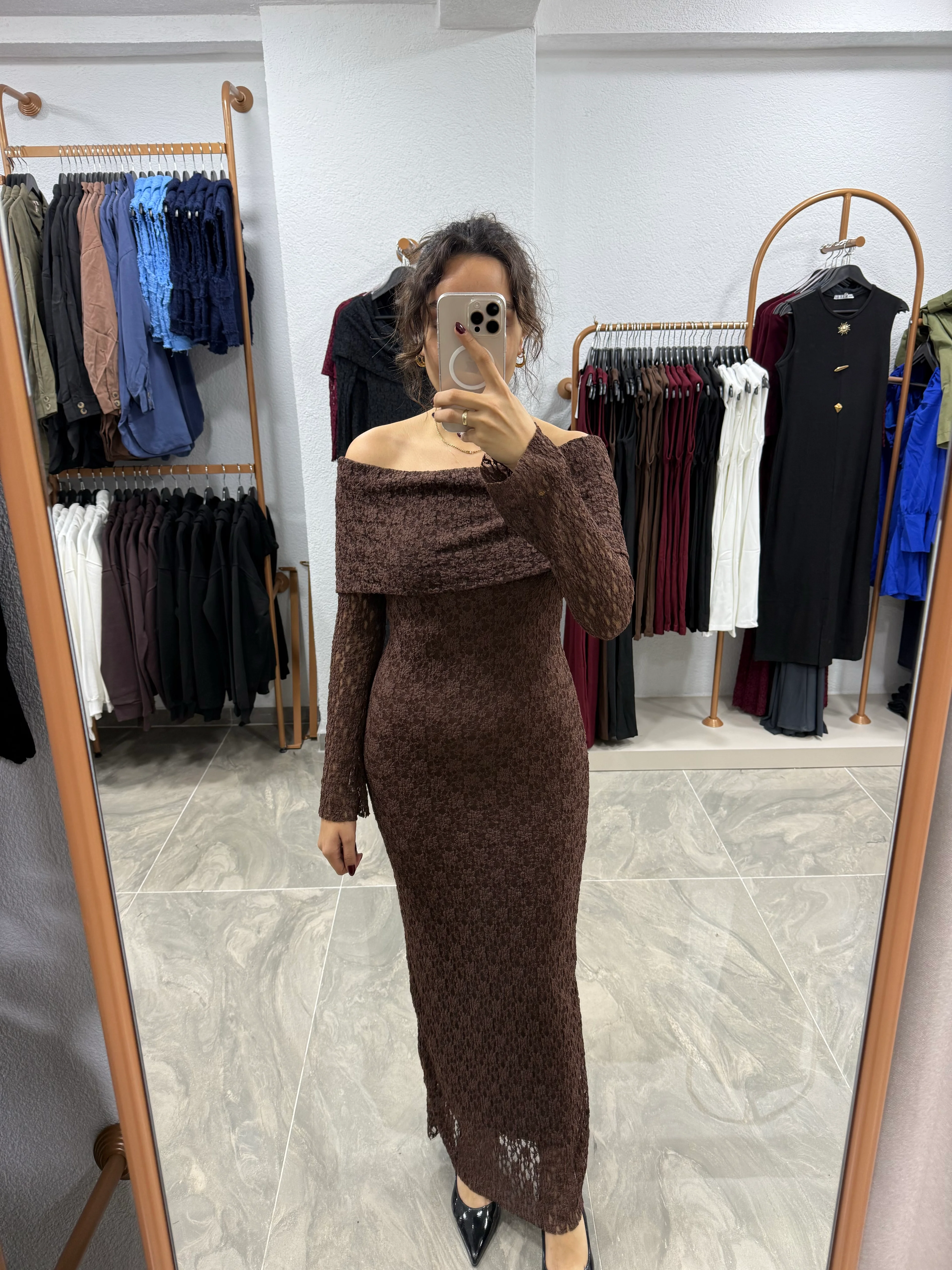 MADONNA YAKA DANTEL ELBİSE 