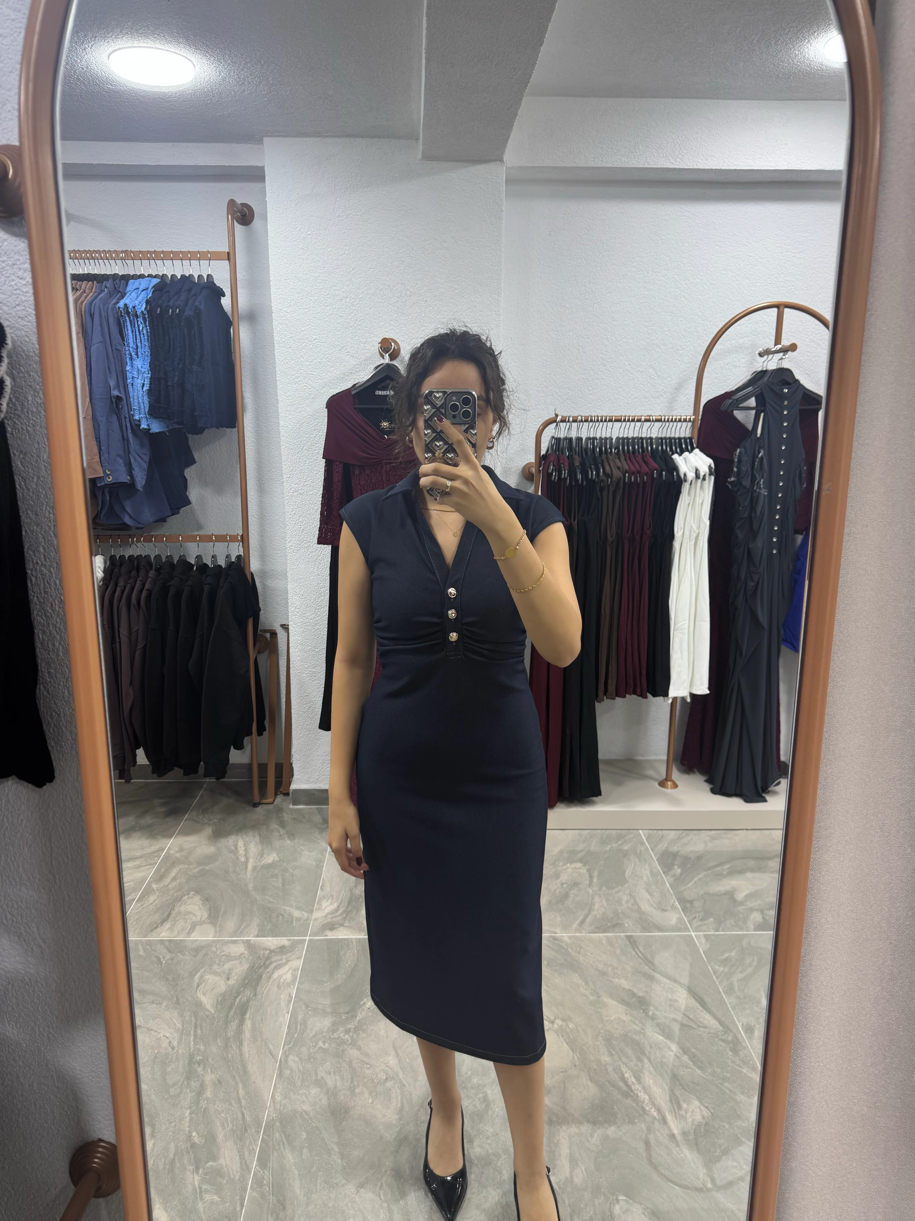 ÜÇ GOLD DÜĞME ELBİSE 