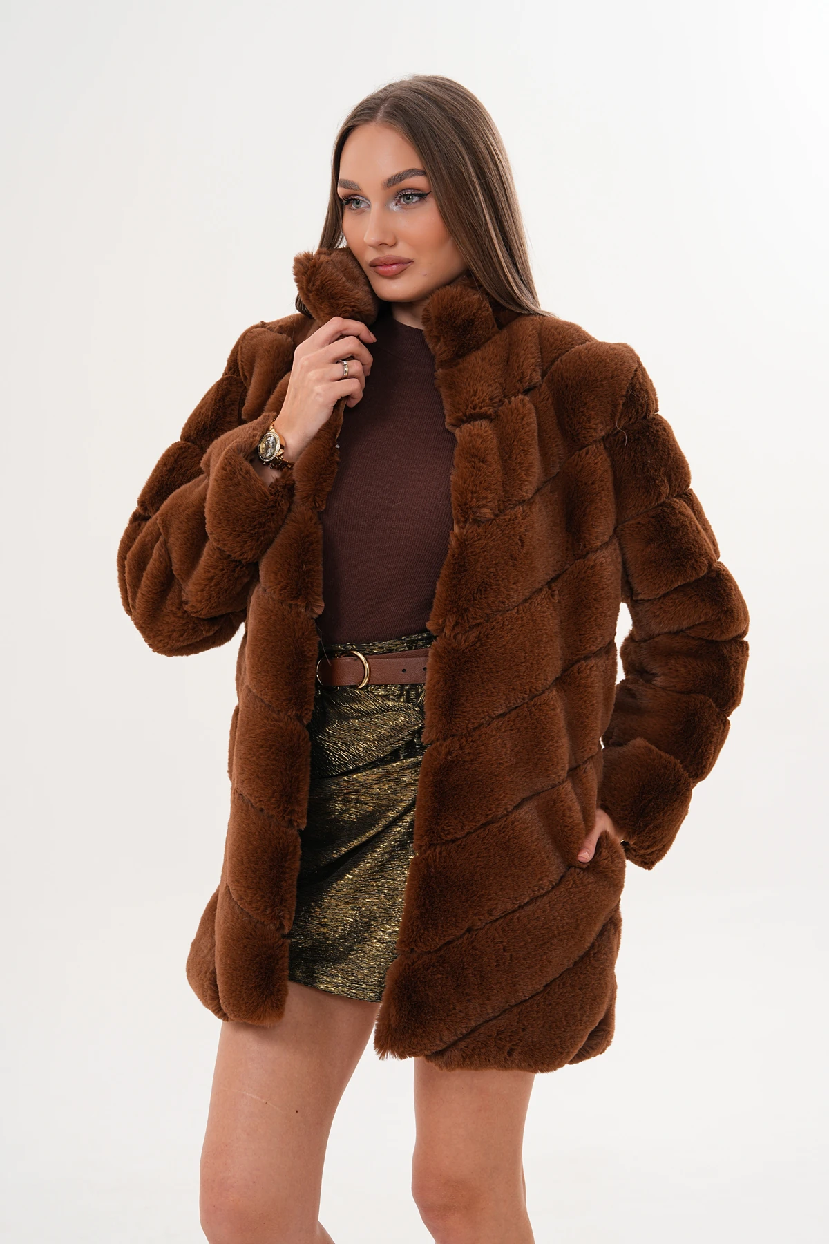 Su Yolu Yakalı Uzun Kürk