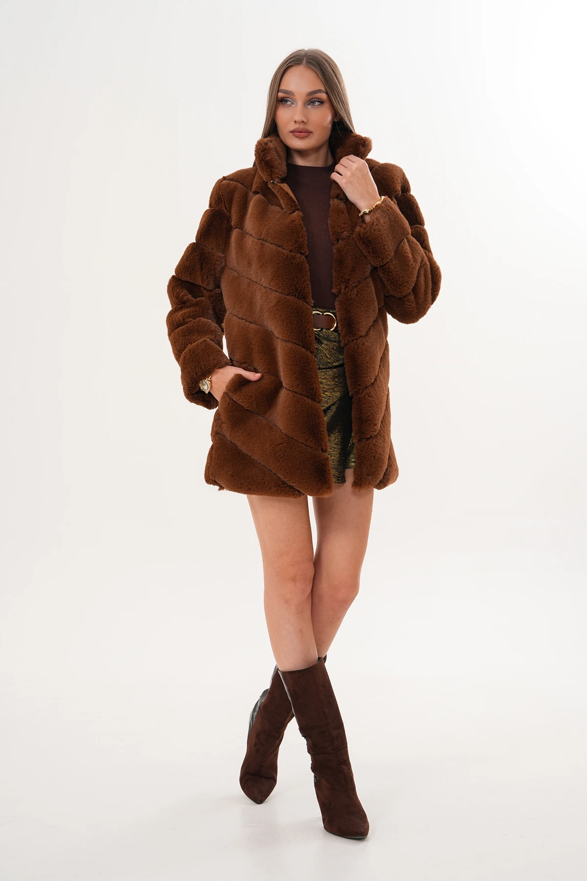 Su Yolu Yakalı Uzun Kürk