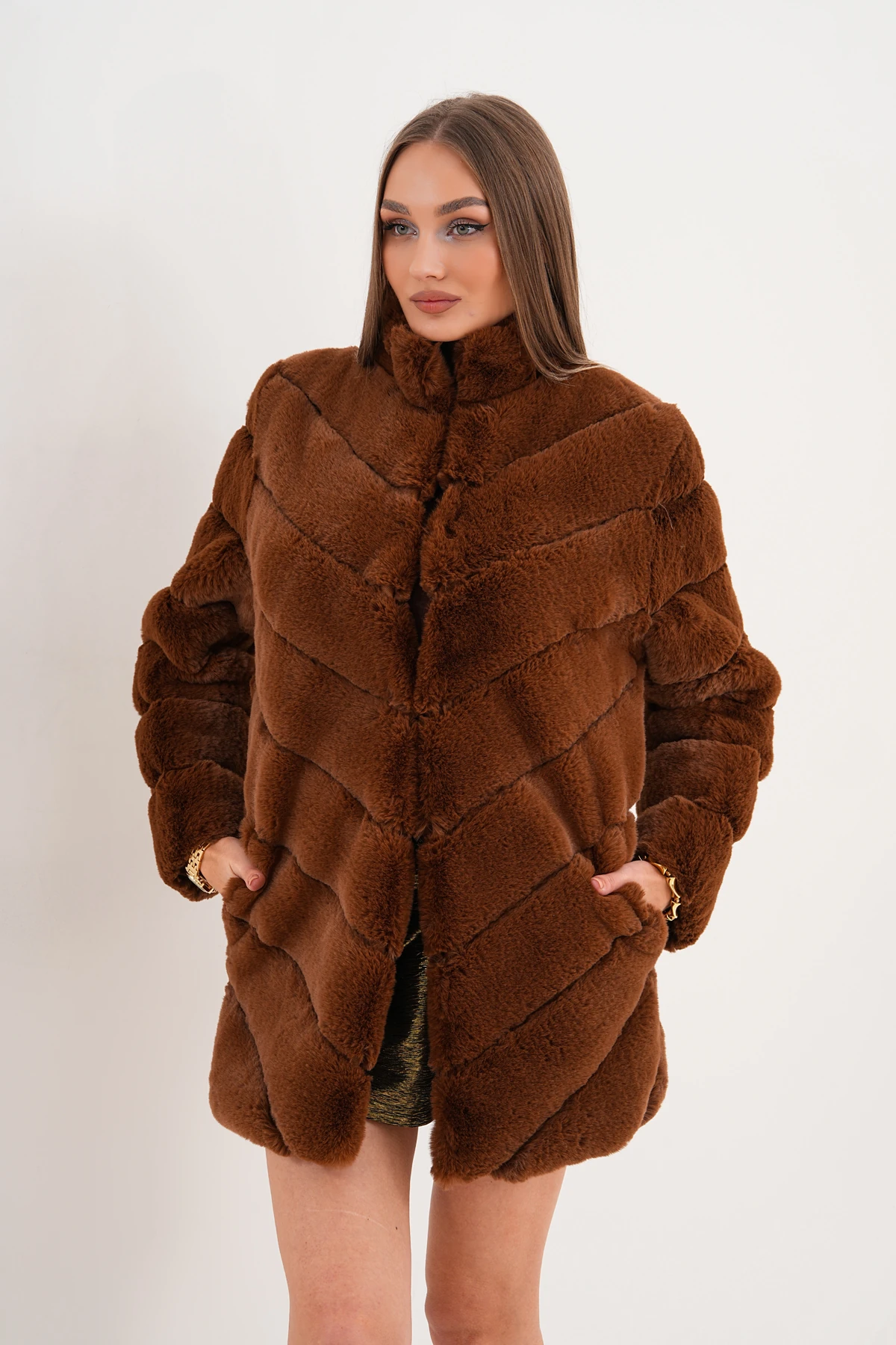 Su Yolu Yakalı Uzun Kürk