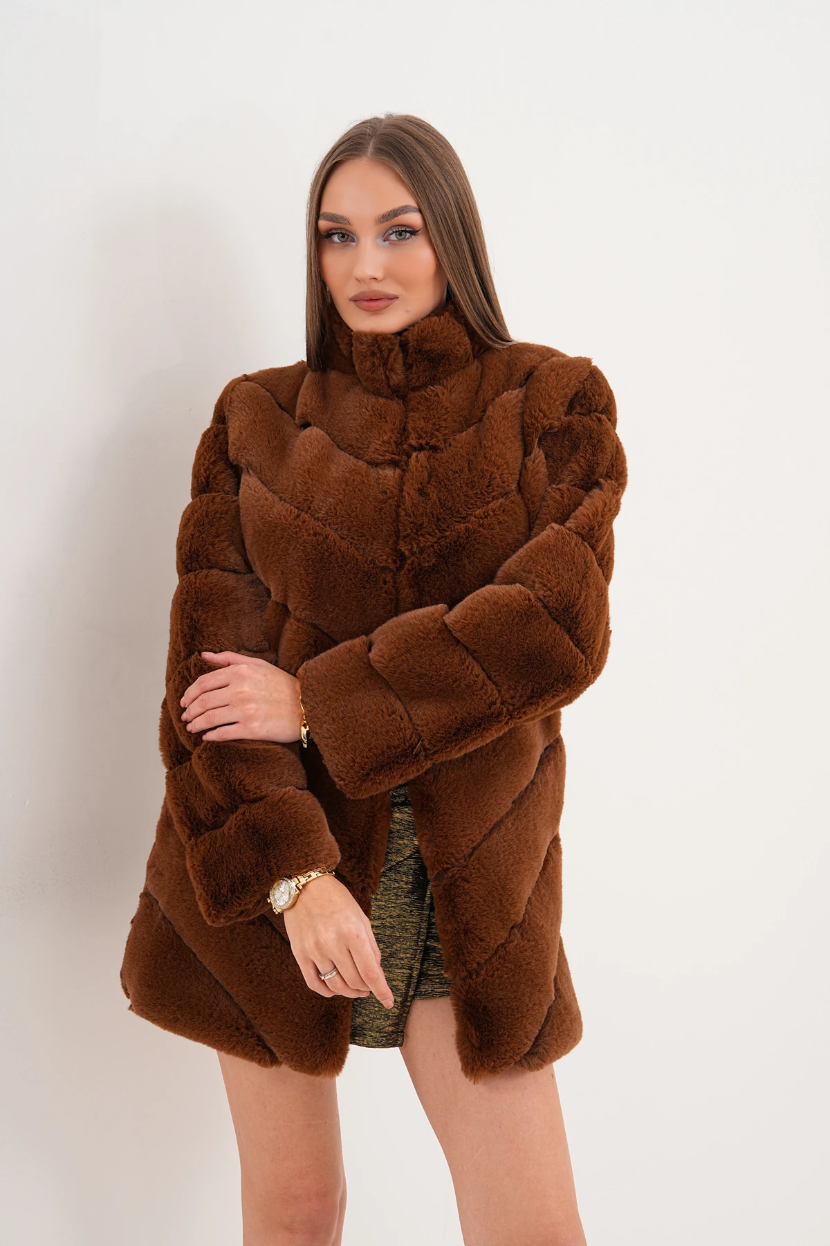 Su Yolu Yakalı Uzun Kürk