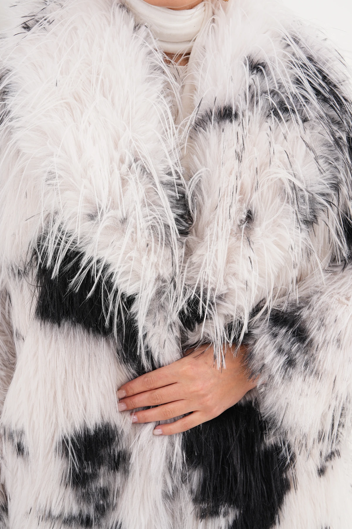 Tam Boy Püsküllü Kaban - beyaz