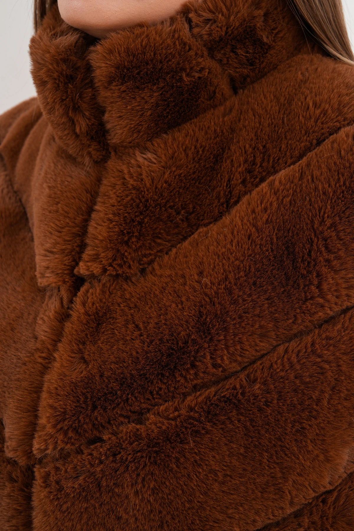 Su Yolu Yakalı Uzun Kürk