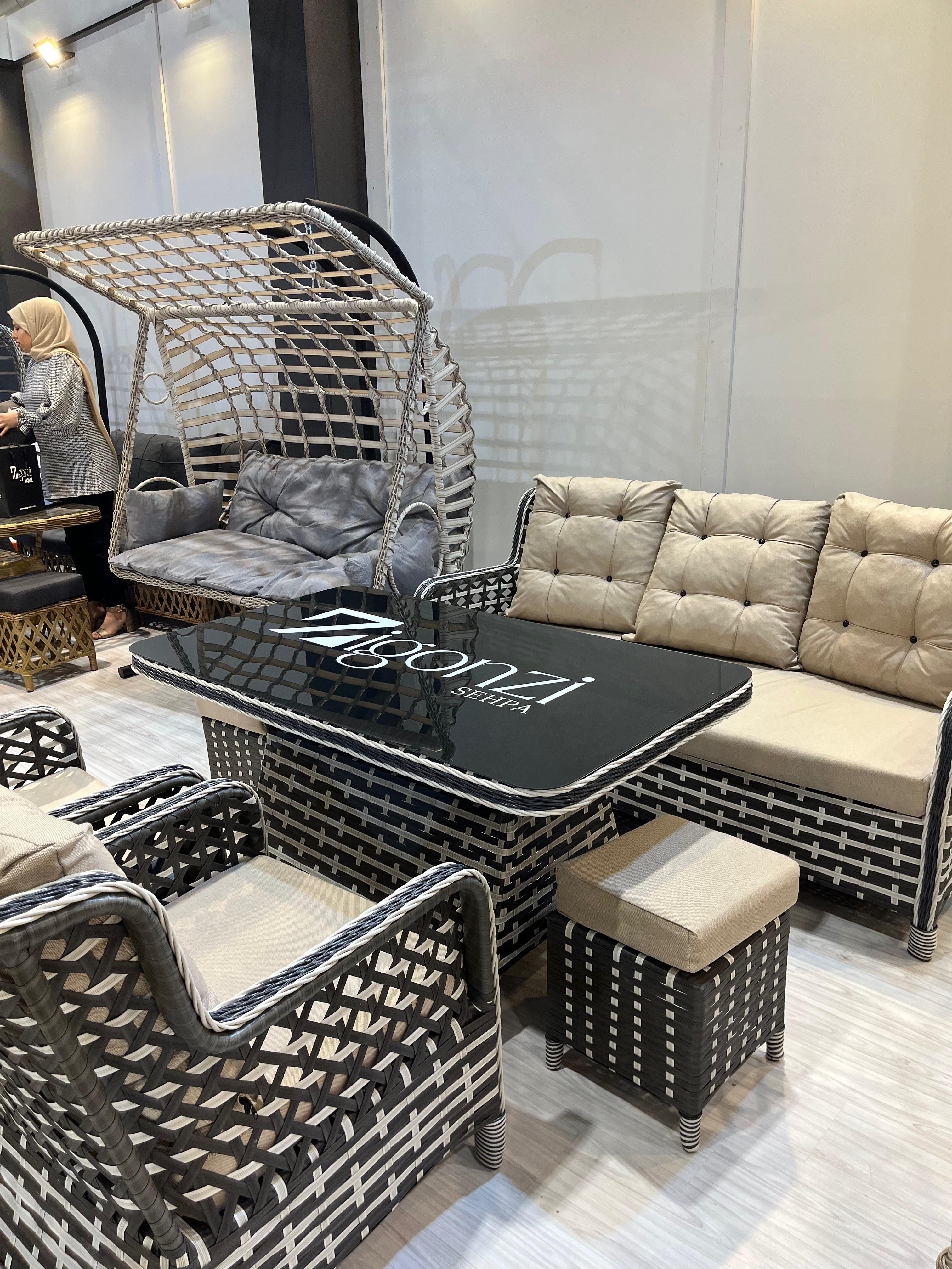 Zi̇gonzi̇ 3+1+1 + masalı + 2 Puflu Rattan Bahçe Mobilyası