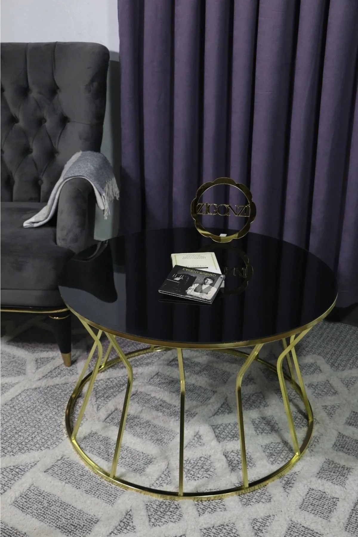 Zigonzi Home Orta Sehpa - Kum Saati Model - Düz Siyah Temperli Cam - Gold Ayak