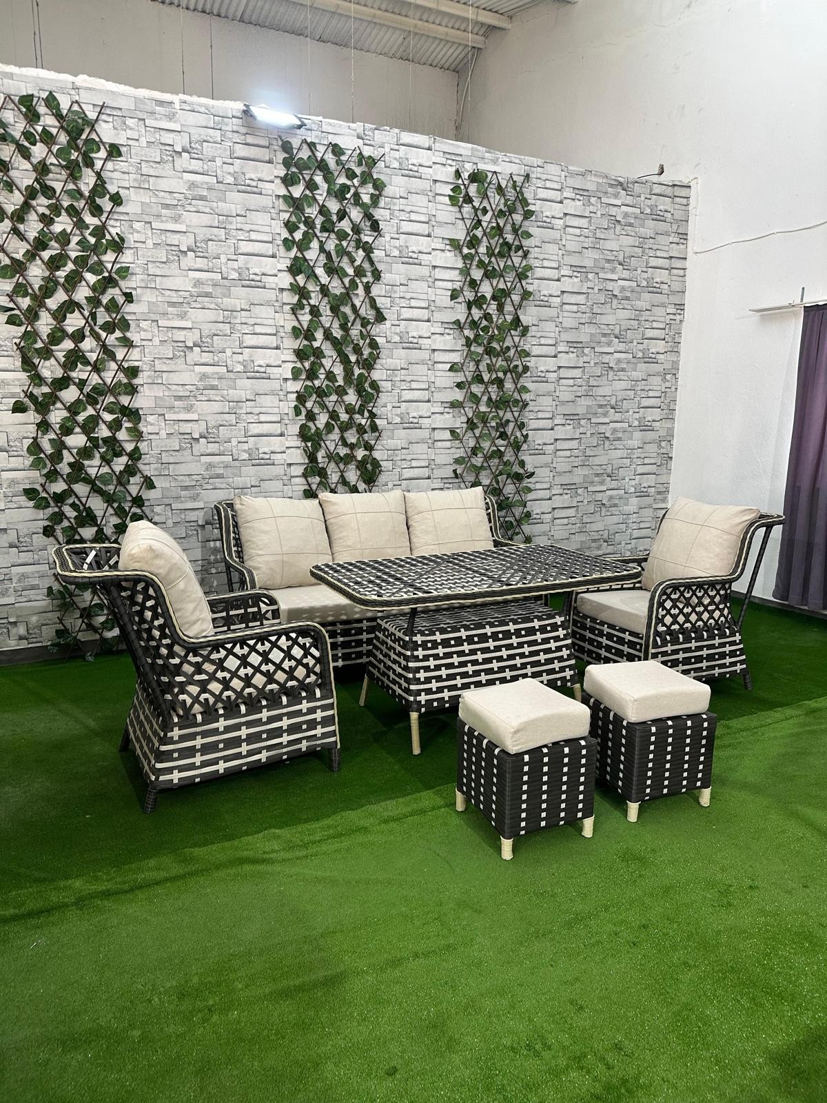 Zigonzi Home Şık Ve Konforlu Rattan Bahçe Mobilyası Takımı 3+1+1 + 2 adet puf + Masalı