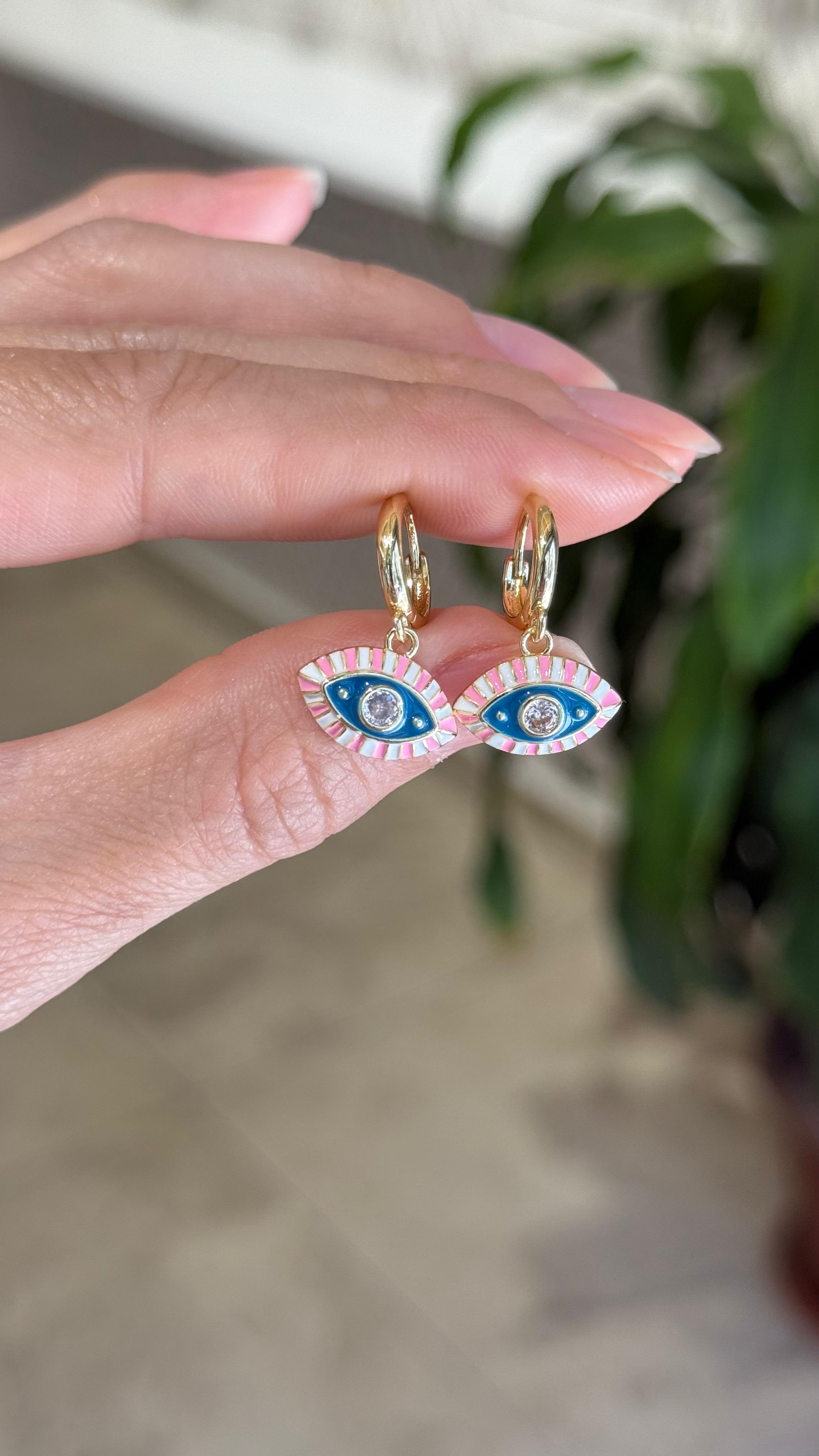 Pembe çizgili göz küpe