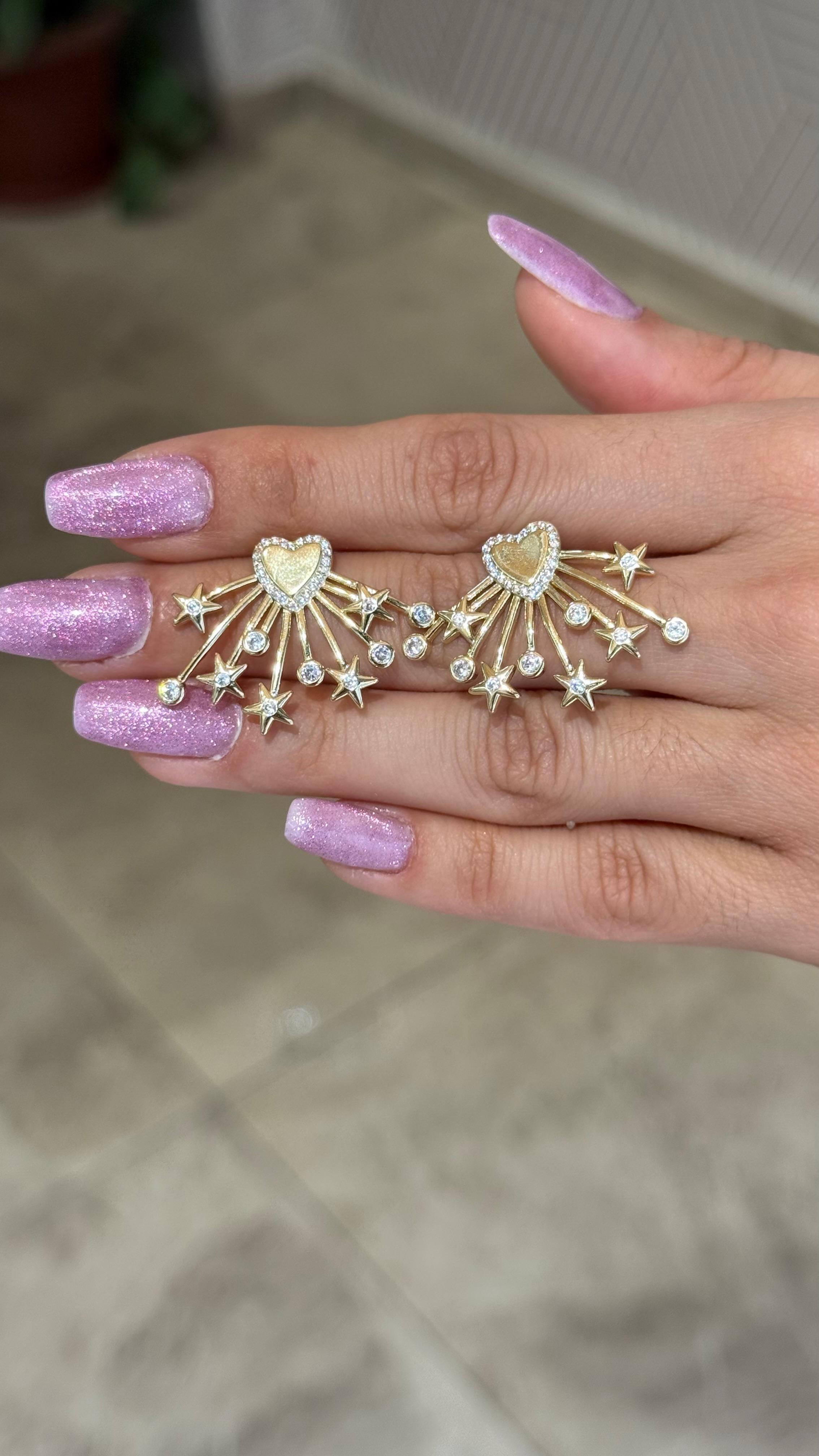 Yıldız ve kalp detaylı küpe