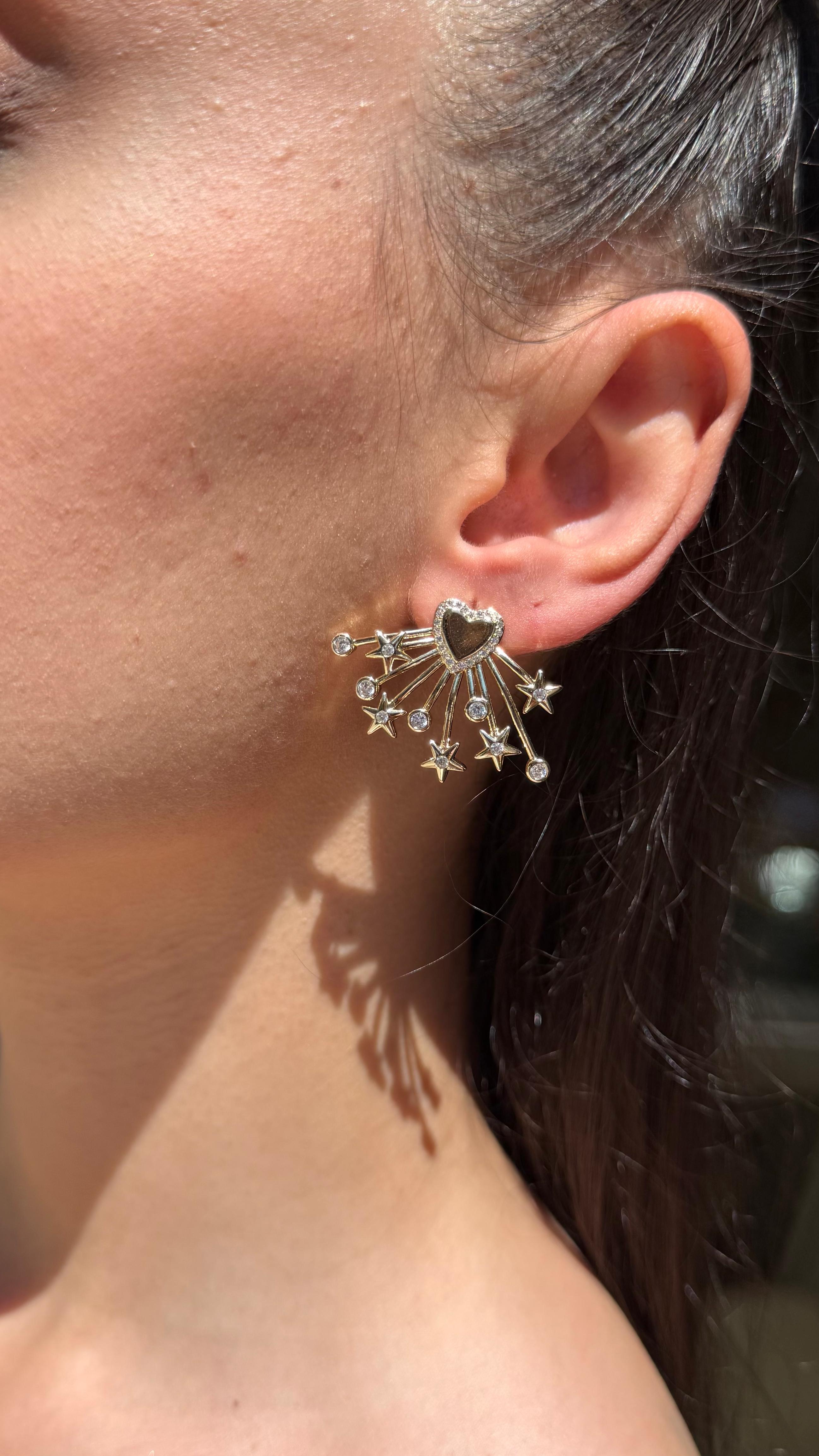 Yıldız ve kalp detaylı küpe