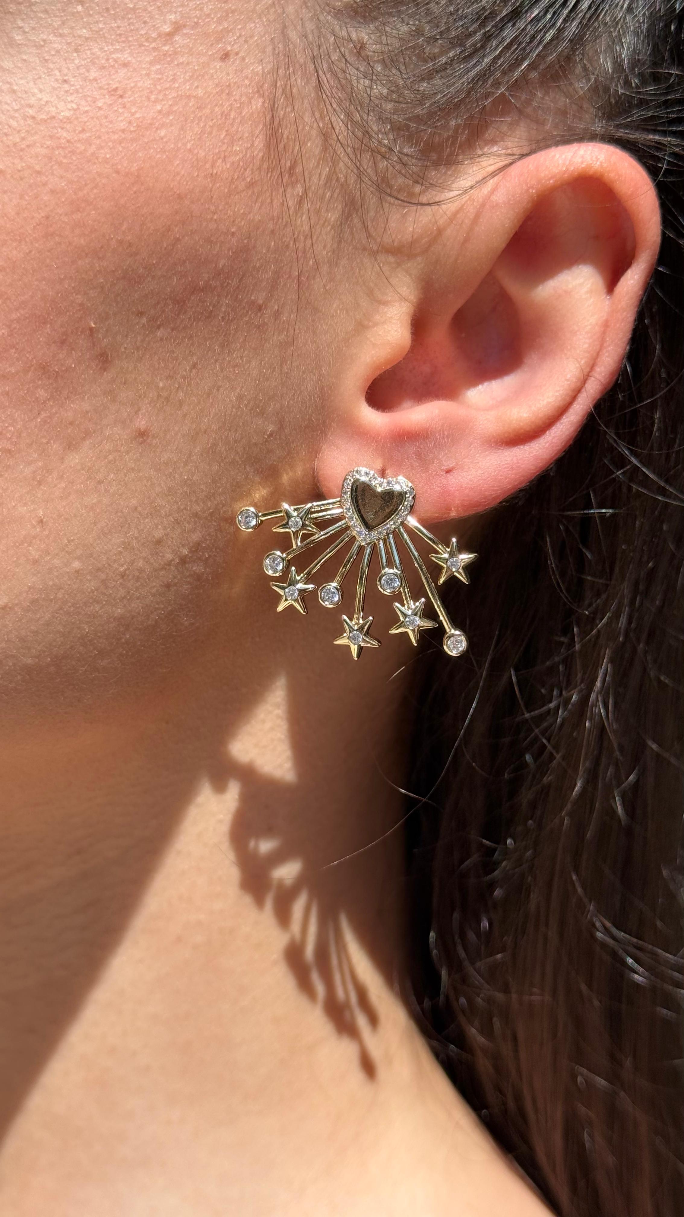 Yıldız ve kalp detaylı küpe