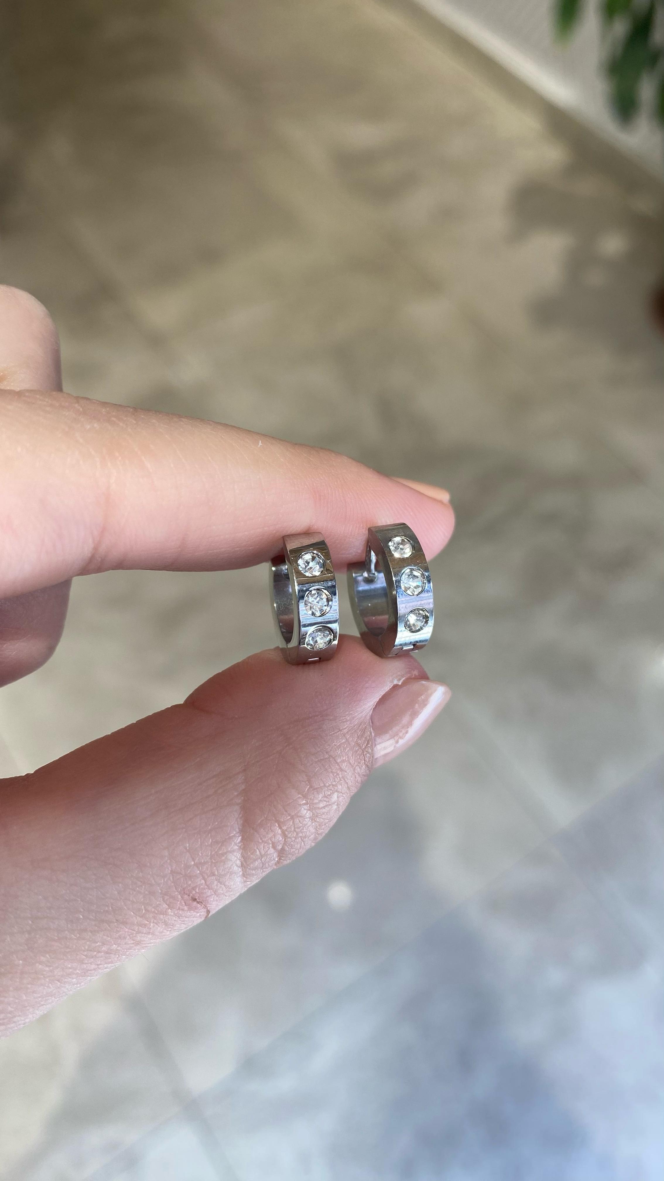 Minimal taşlı halka küpe