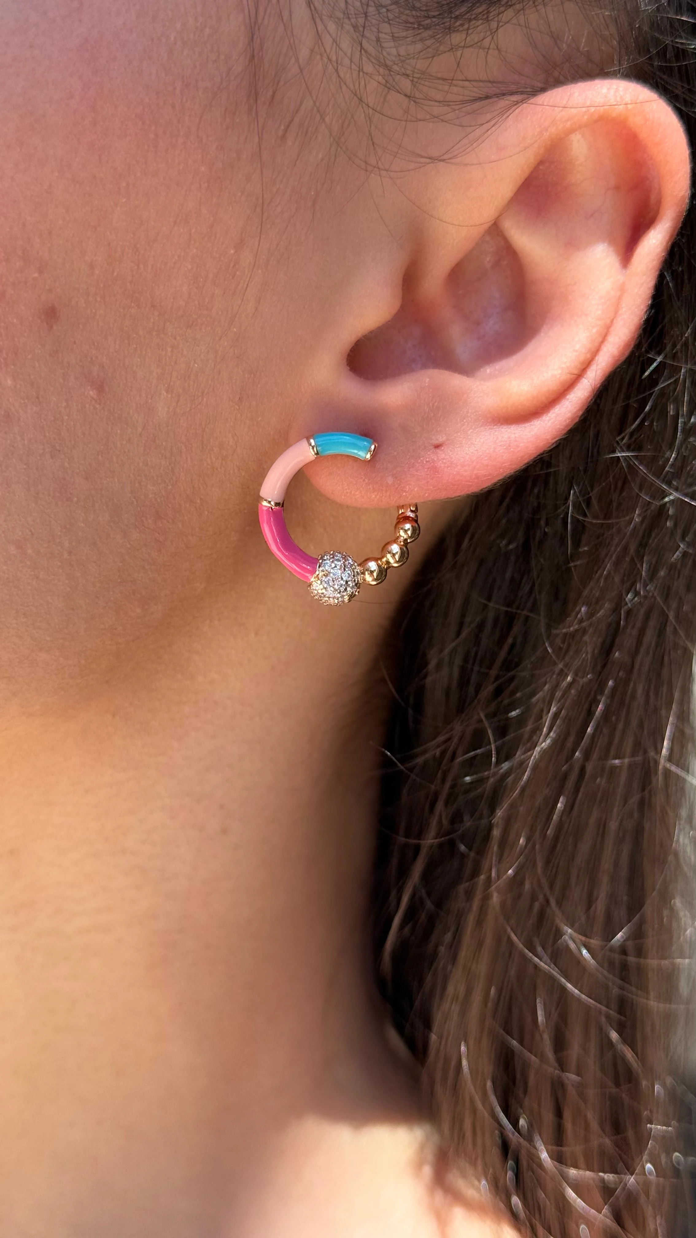 Renkli gold detaylı tarz küpe