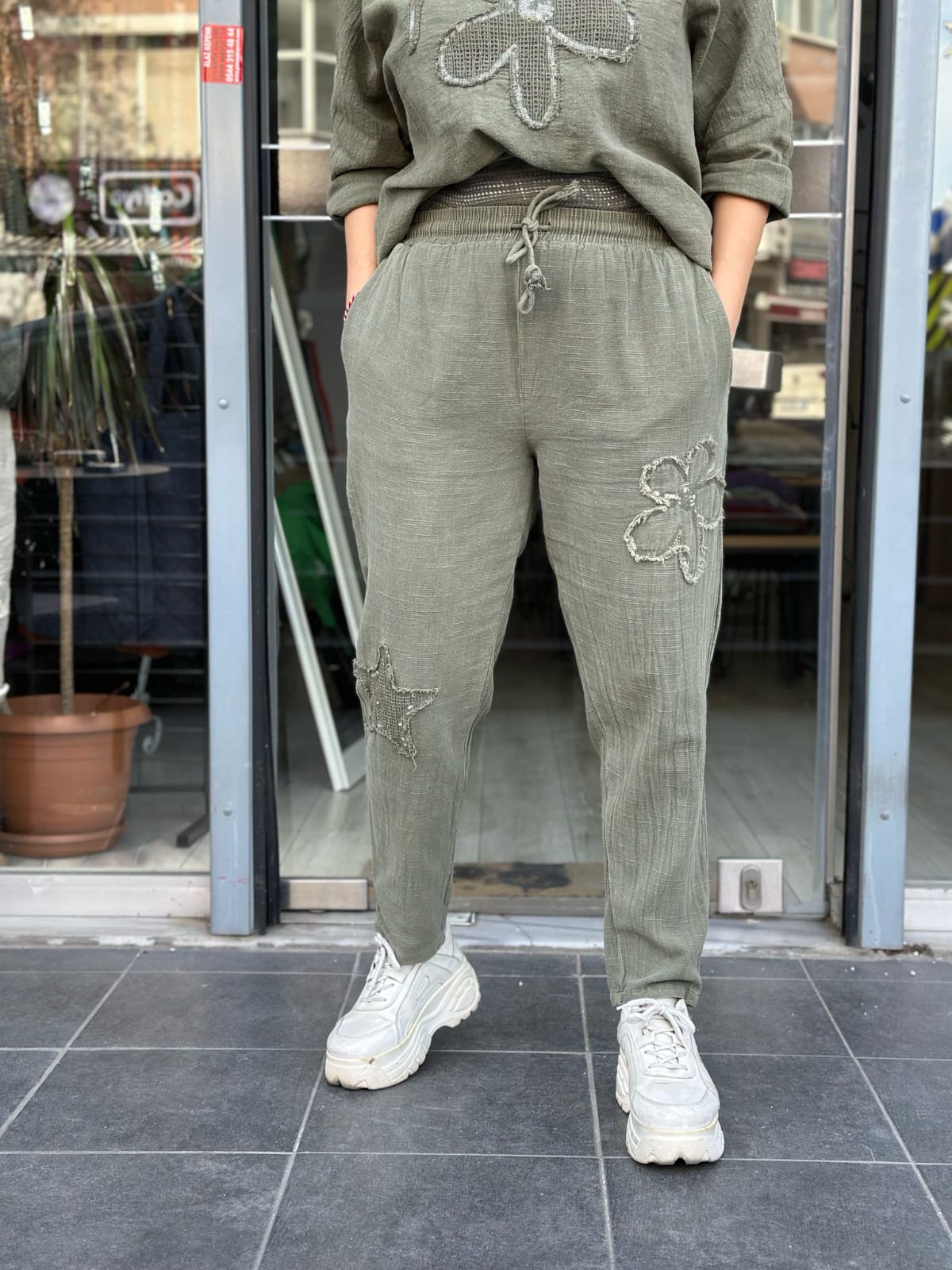 İtalyan Tasarım Papatya Yıldız Nakışlı Keten Pantolon %100 Pamuk