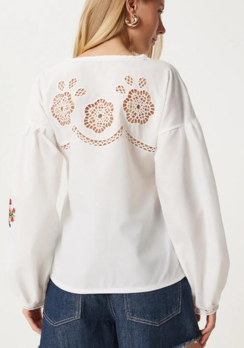 Ajurlu Balon Kol Çiçek Nakış İşlemeli Lazer Kesimli V Yaka Pamuk Bluz