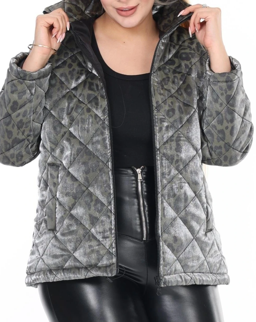 Kapitone Beli Lastikli Dik Yaka Çift Cepli Leopar Desenli Şişme Mont