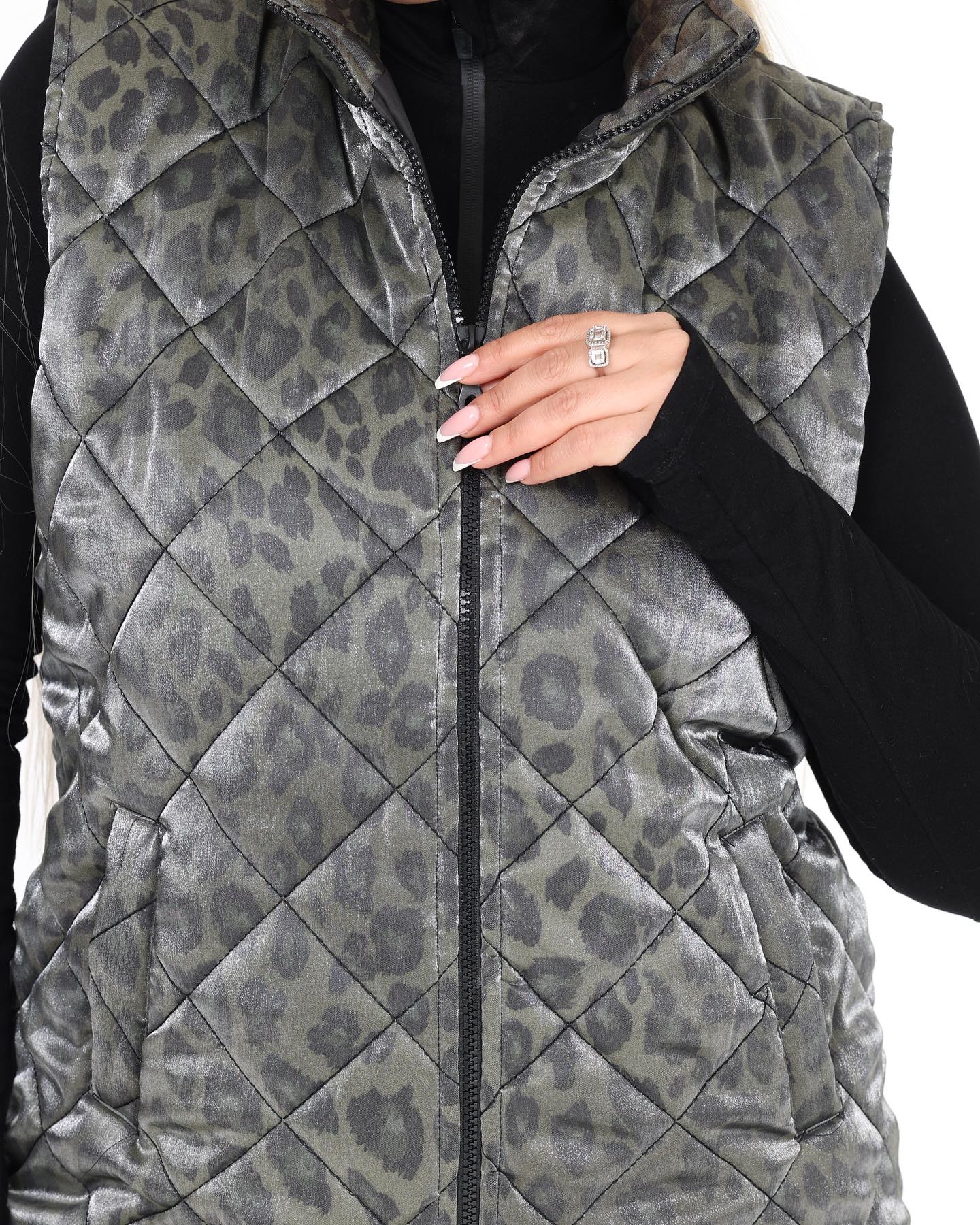 Şişme Yelek Kapitone Beli Lastikli Dik Yaka Çift Cepli Leopar Desenli 