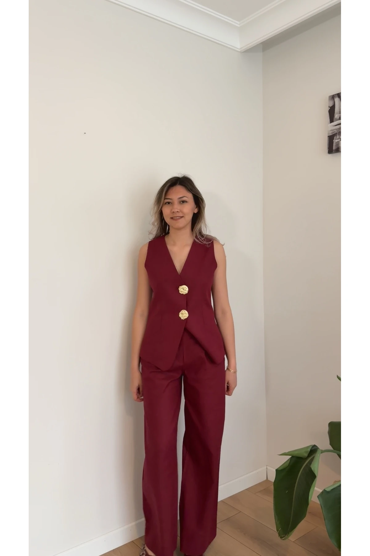Gold Düğmeli Keten Yelekli Takım - Bordo