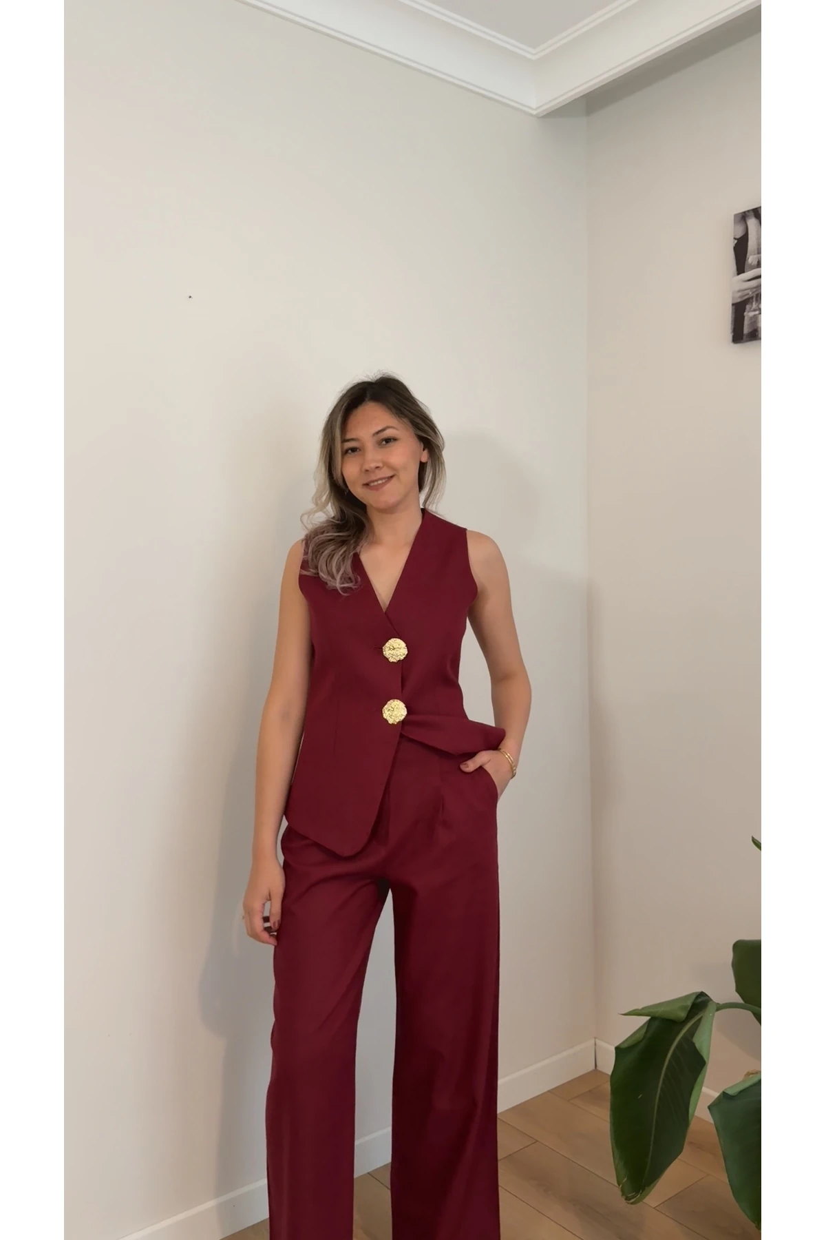 Gold Düğmeli Keten Yelekli Takım