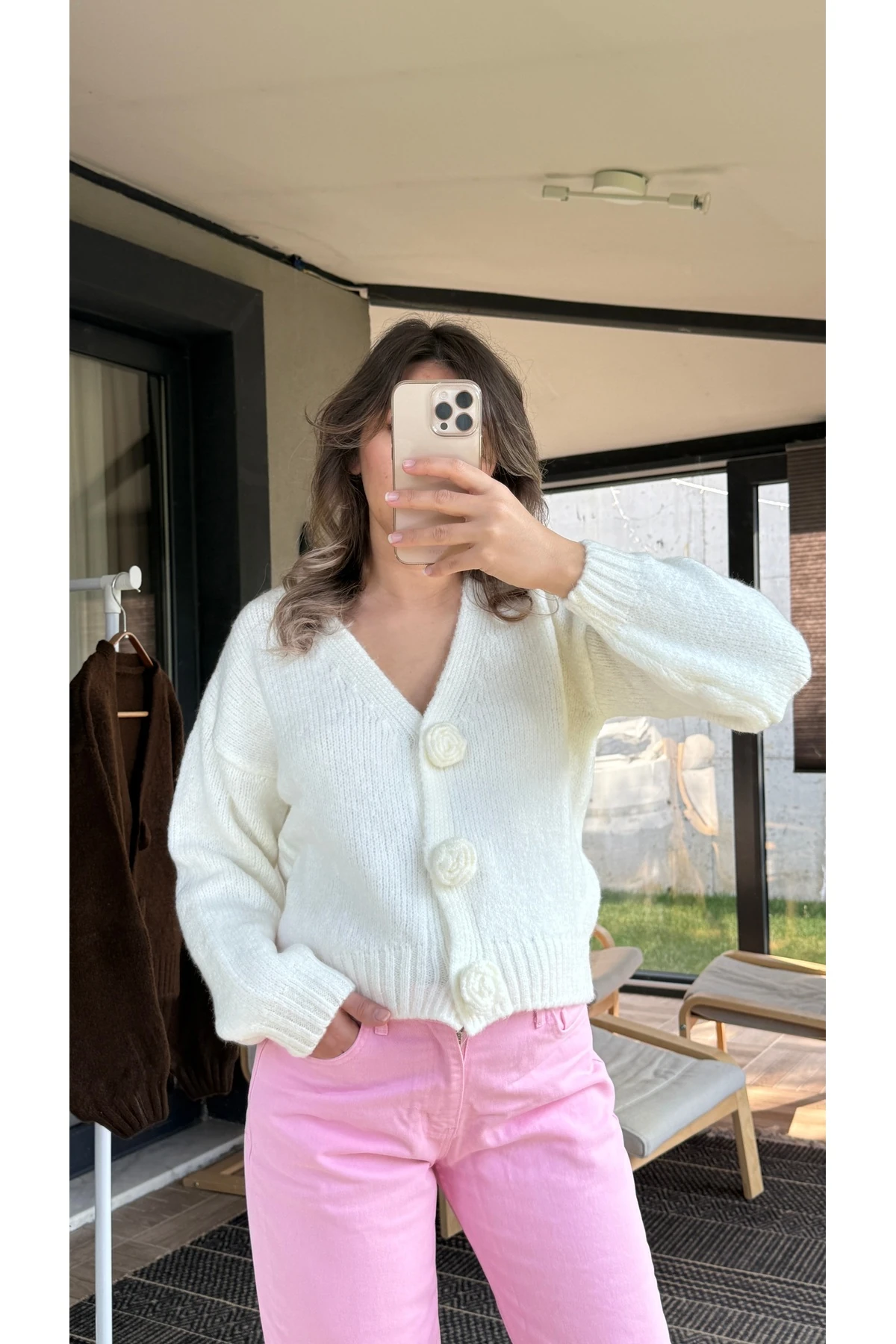 Gül Düğmeli V Yaka Triko Hırka