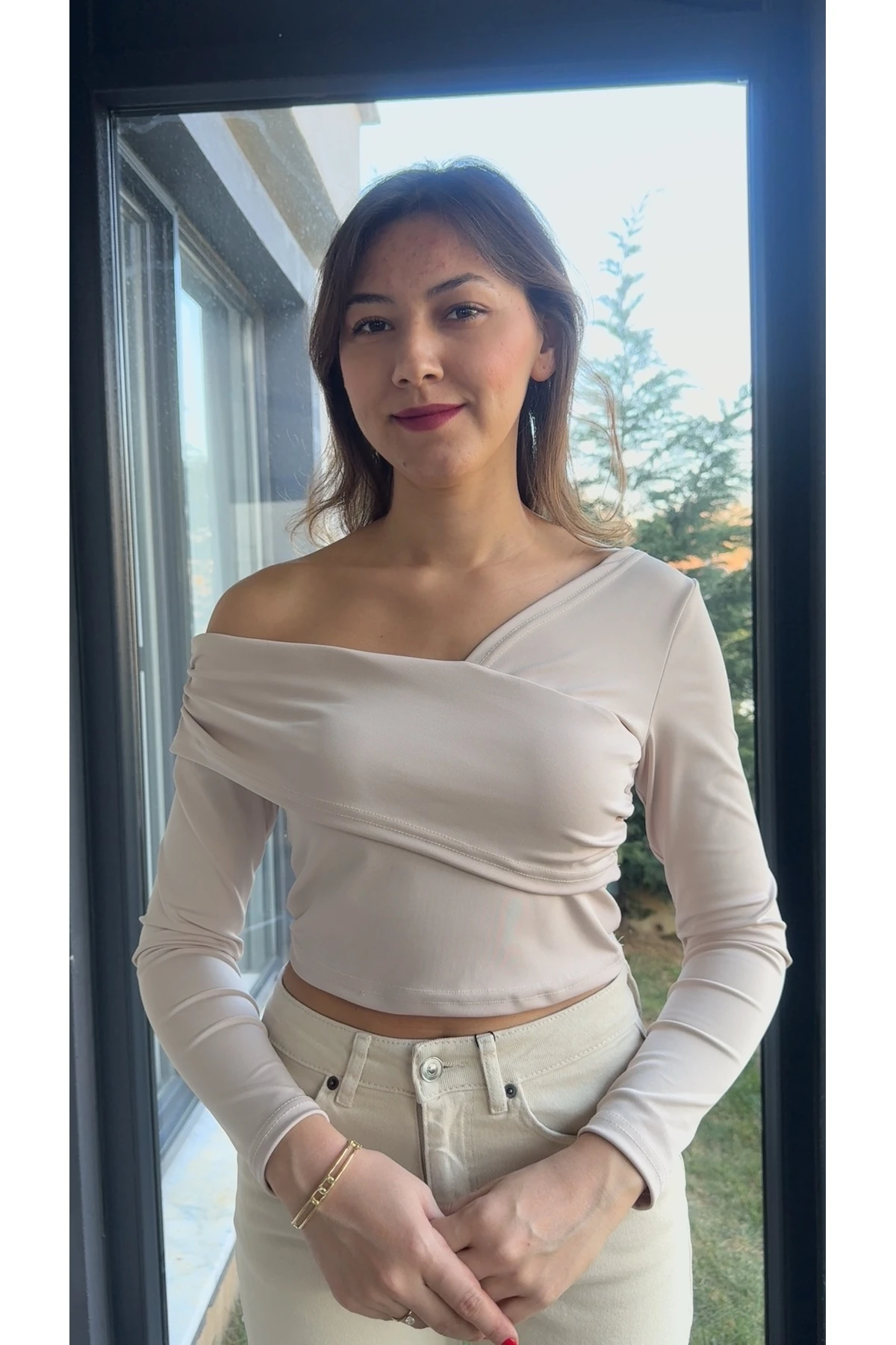 Omuz Dekolteli Çapraz Yaka Bluz - Bej