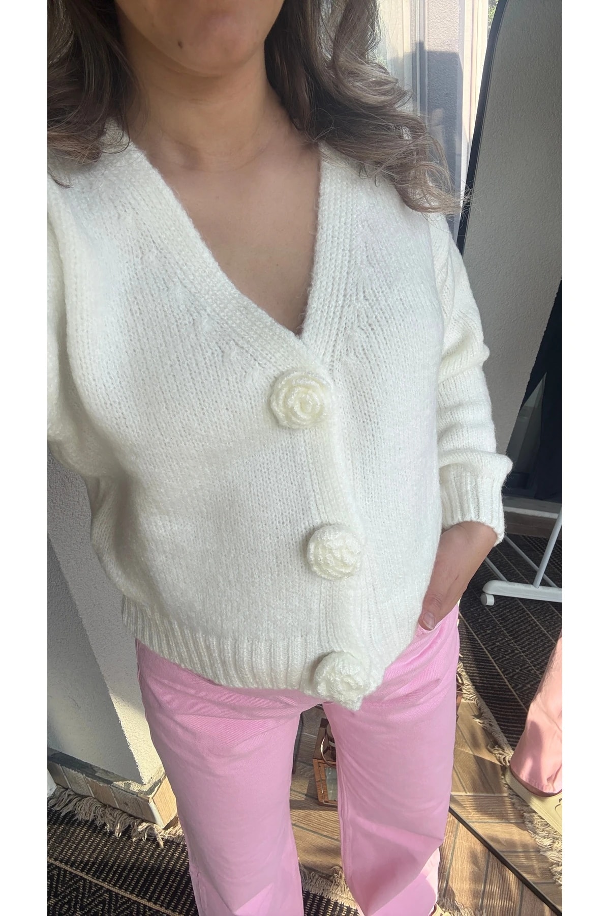 Gül Düğmeli V Yaka Triko Hırka