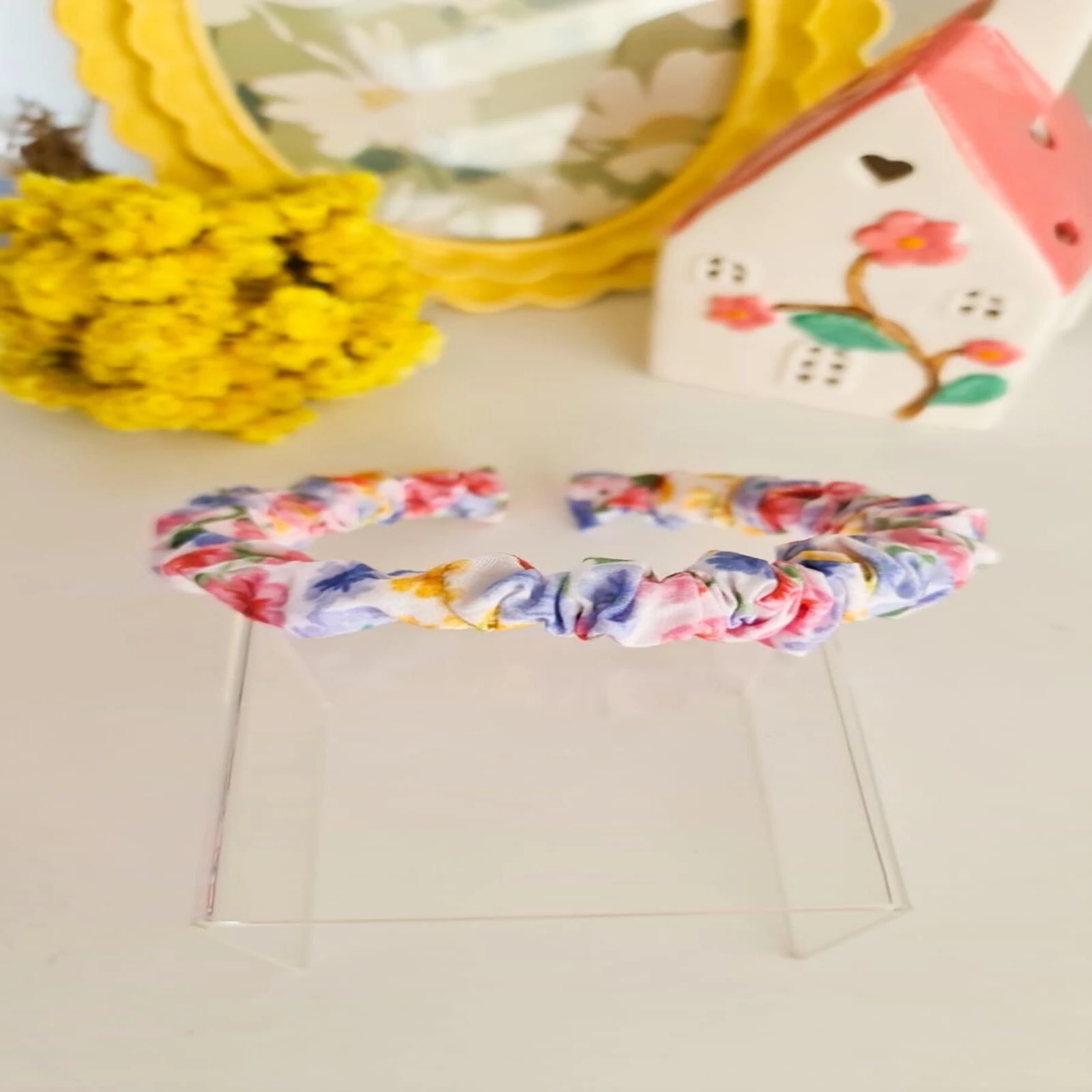 Çiçekli Büzgülü Kiz Çocuk Taç