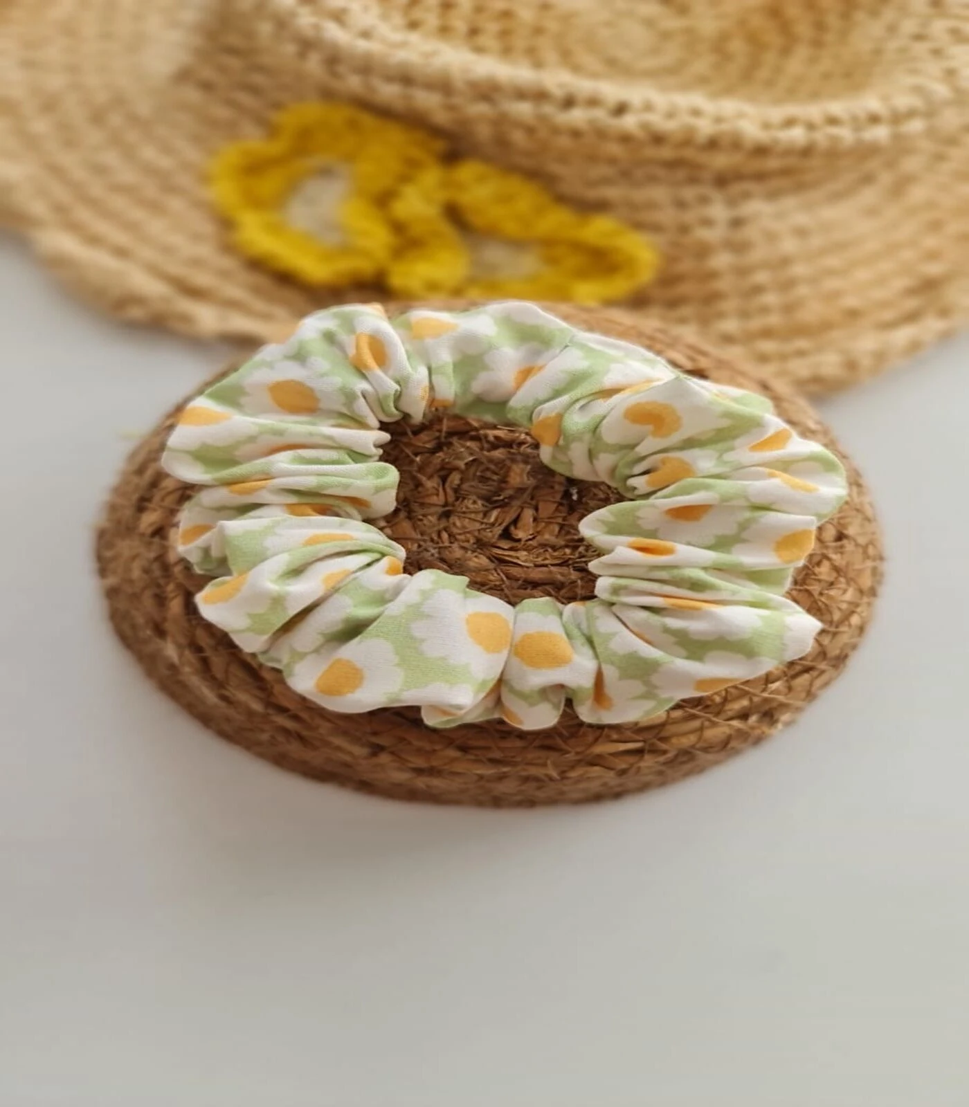 Papatya Desenli Lastik Toka