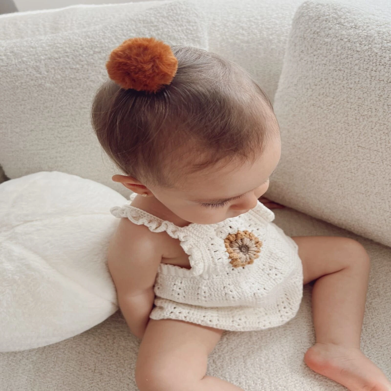 Ponpon  Sacsız Bebek Tokası Az Saçlı Bebek Tokası Taba