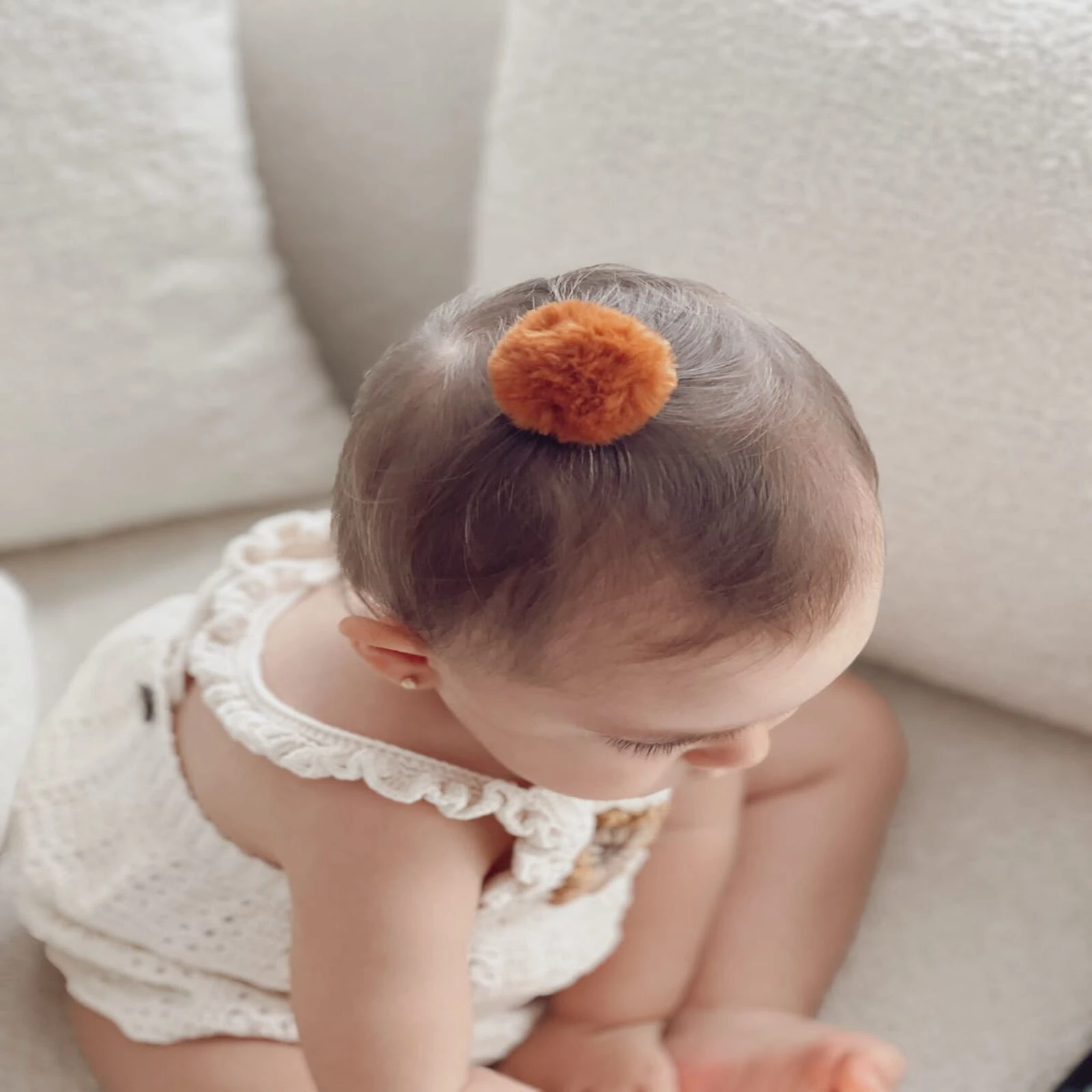 Ponpon  Sacsız Bebek Tokası Az Saçlı Bebek Tokası Taba