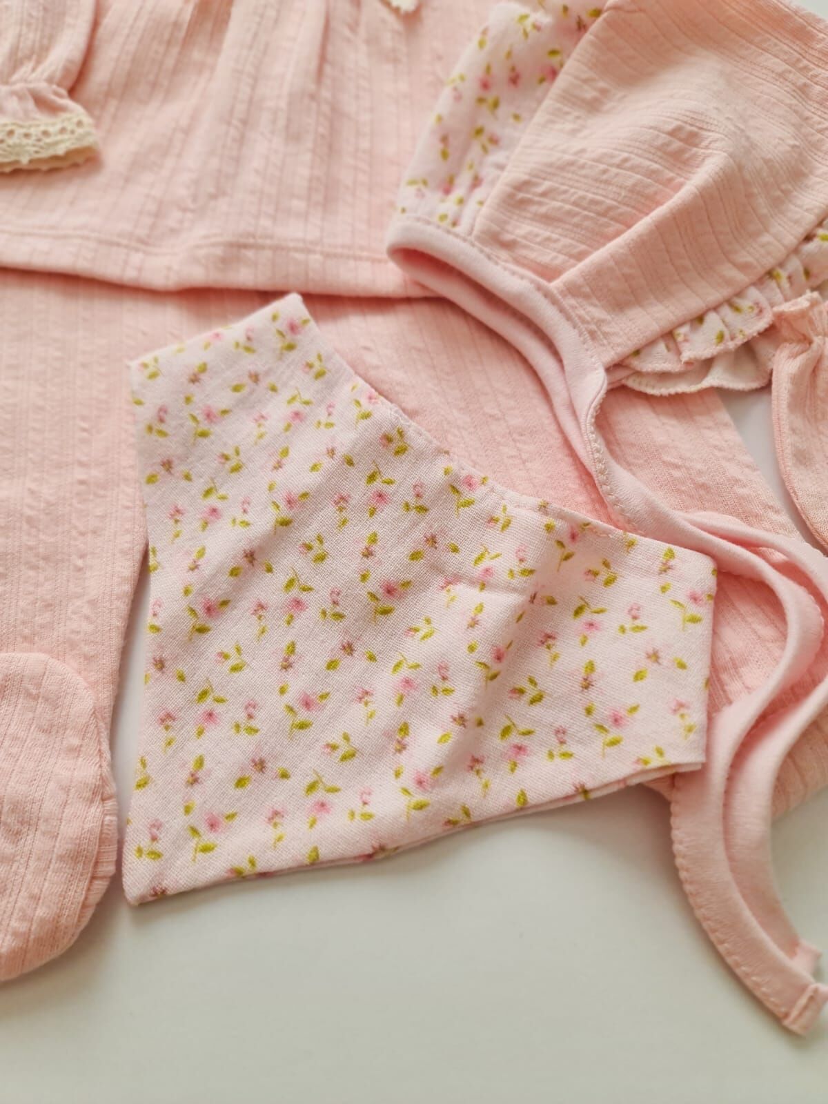 Çiçek Desenli Alt Üst Bebek Takım