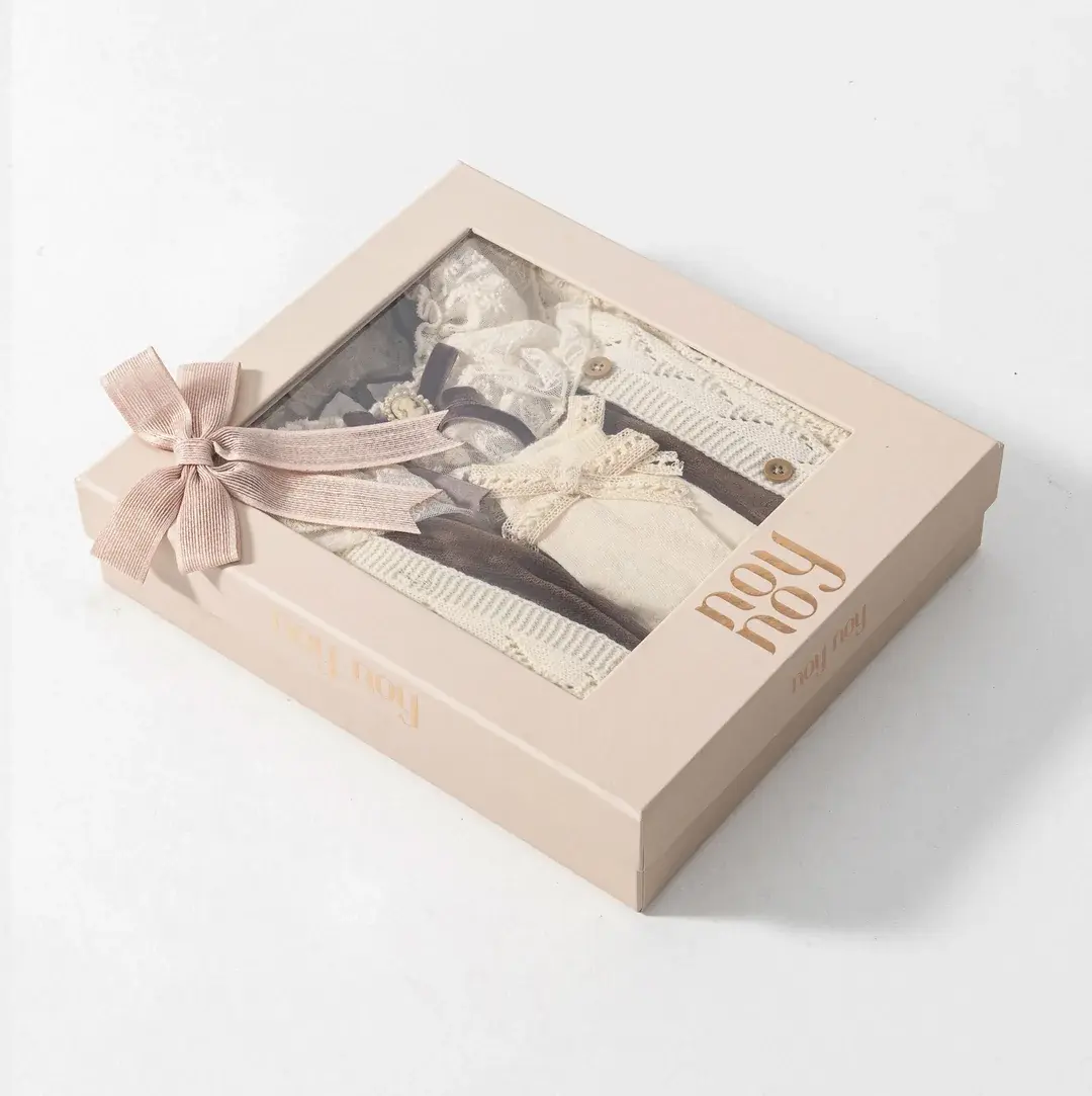 Kız Bebek Kutulu Premium  Elbise ,Çorap,Triko ceket Set 3 Parça 3-6 ay