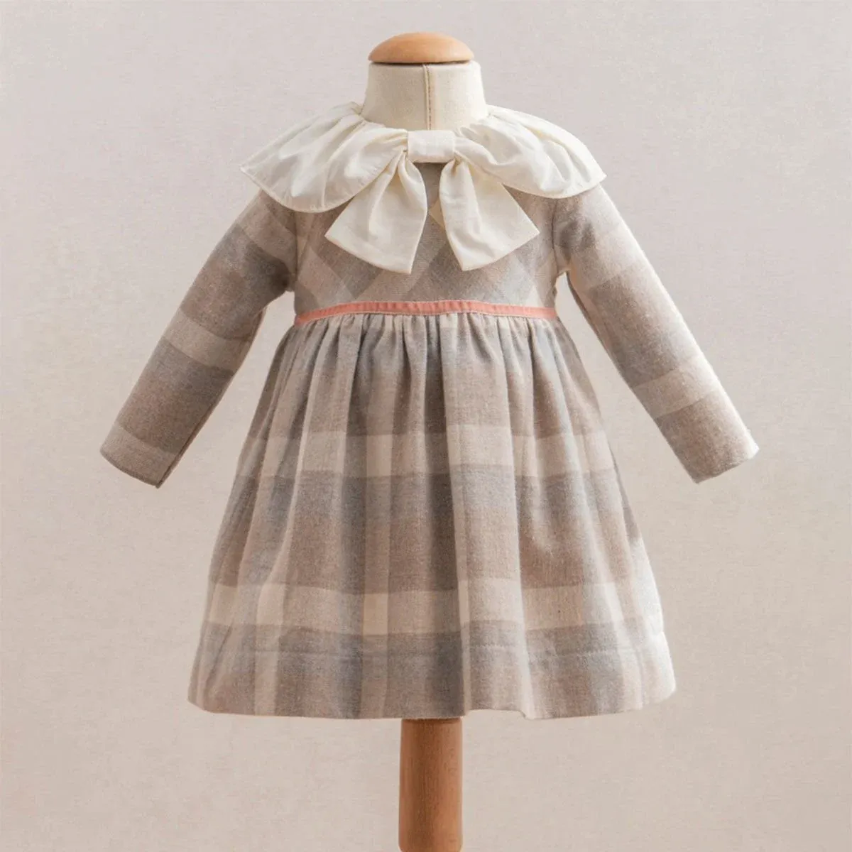 Fiyonk Yaka Elbise Bej