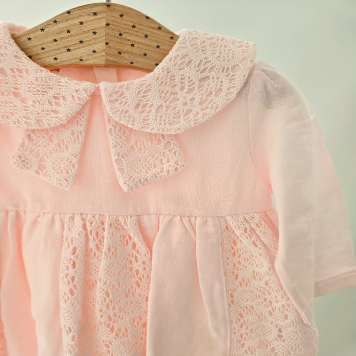 Dantel Yaka Detaylı Pembe Elbise