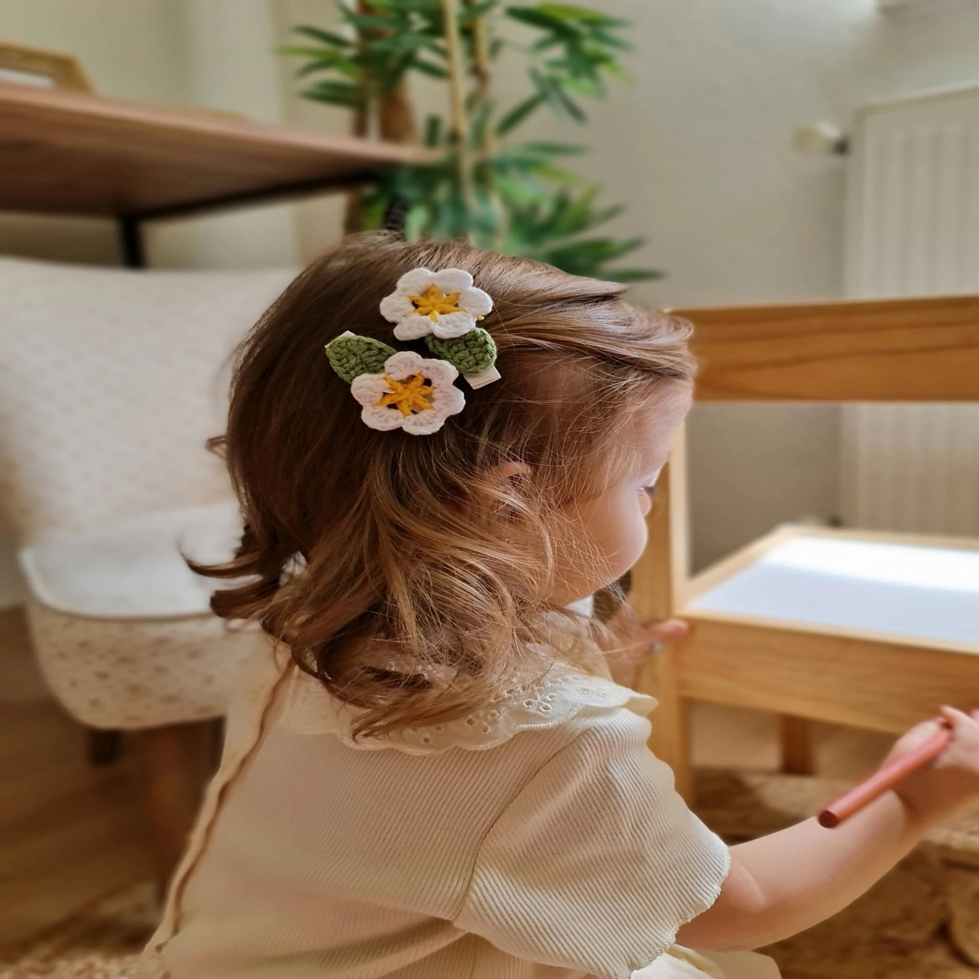 El Örgüsü Beyaz Yapraklı Çiçek Kız Çocuk Toka Çifti 4,5 cm Klips