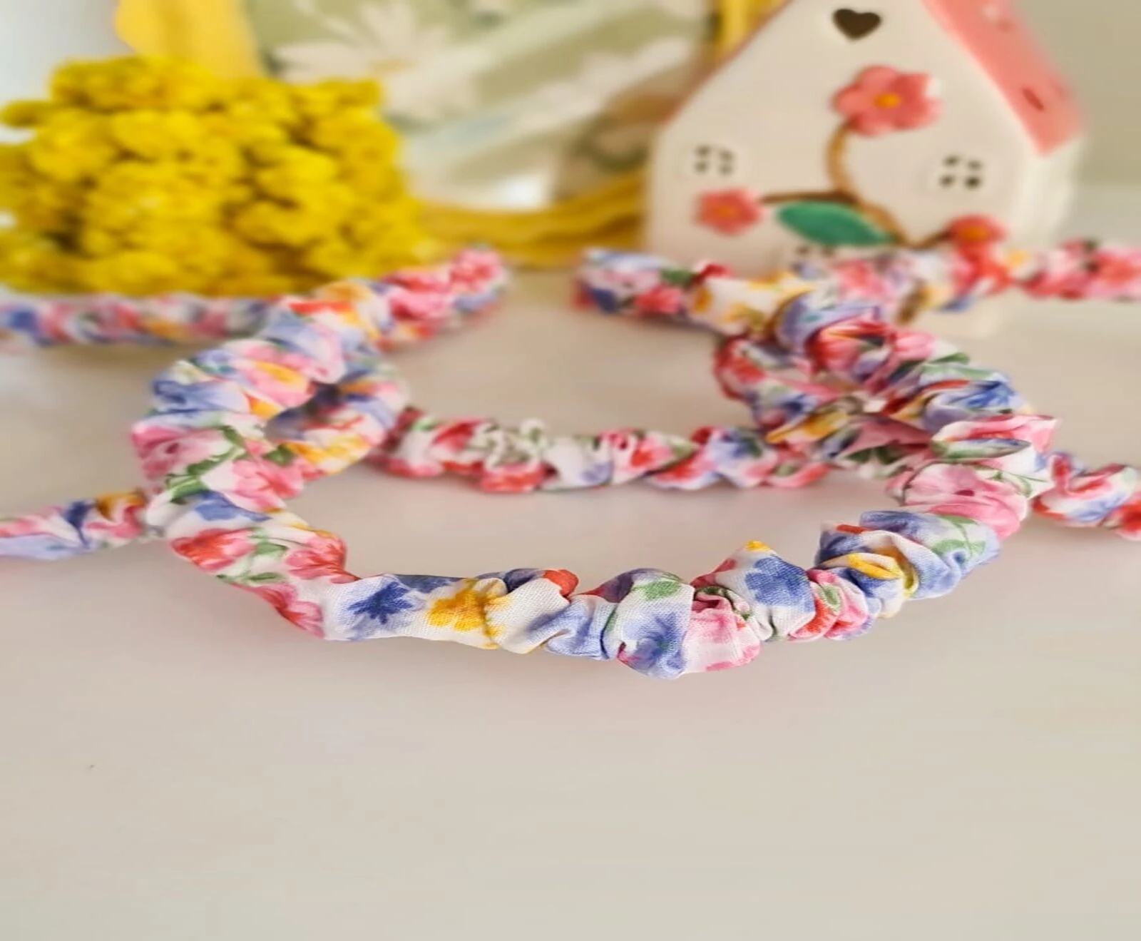 Çiçekli Büzgülü Kiz Çocuk Taç