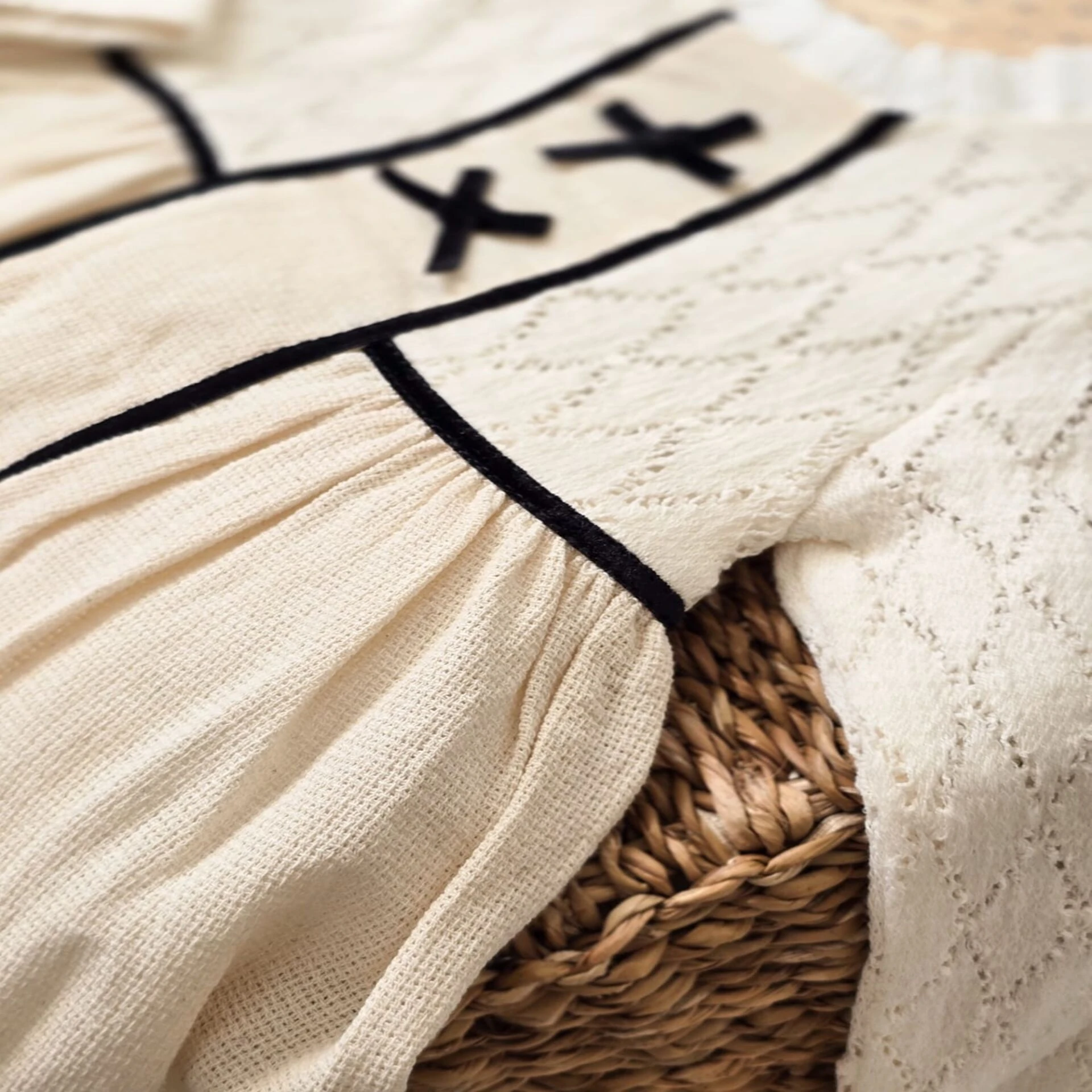 Siyah Fiyonklu Triko Kız Elbise