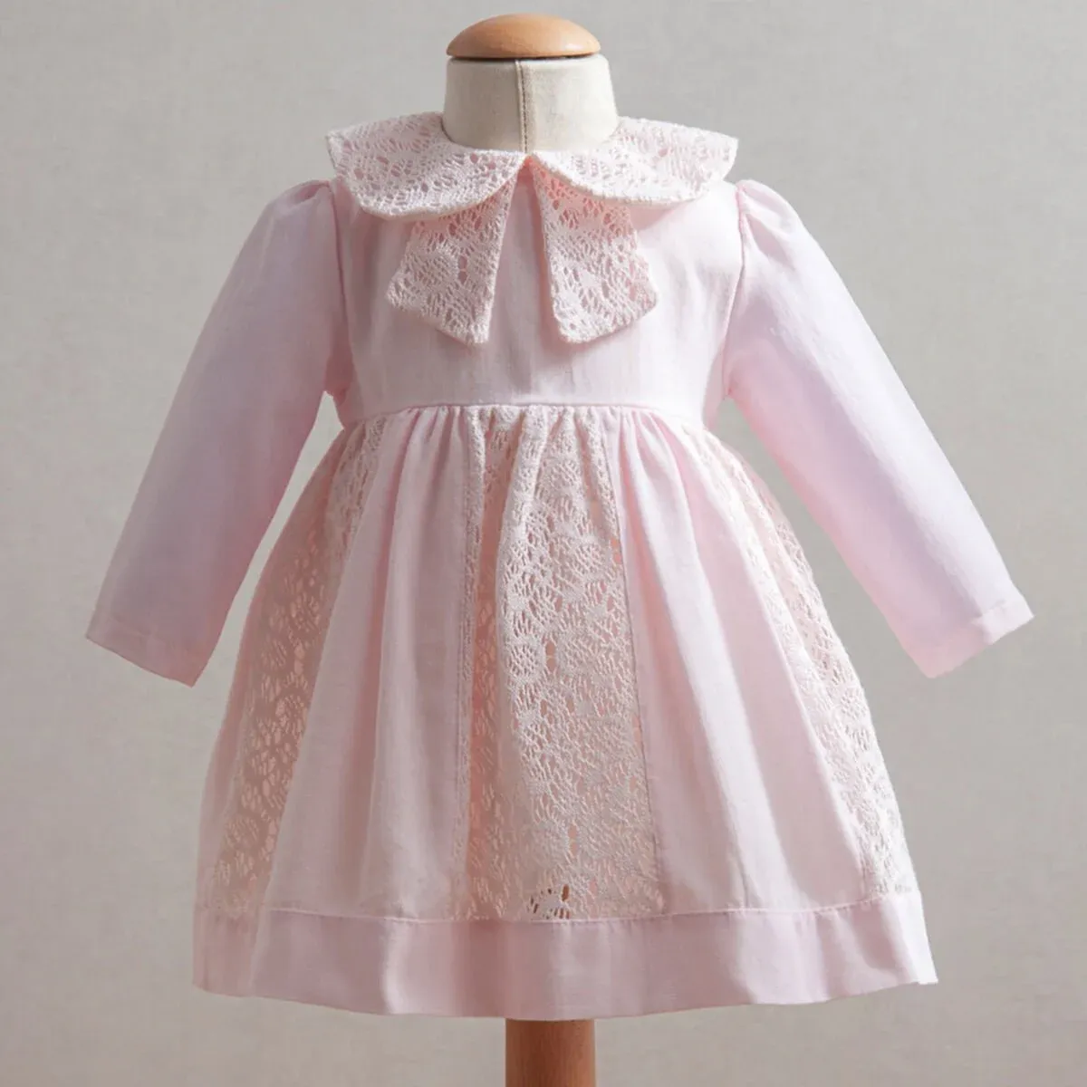 Dantel Yaka Detaylı Pembe Elbise