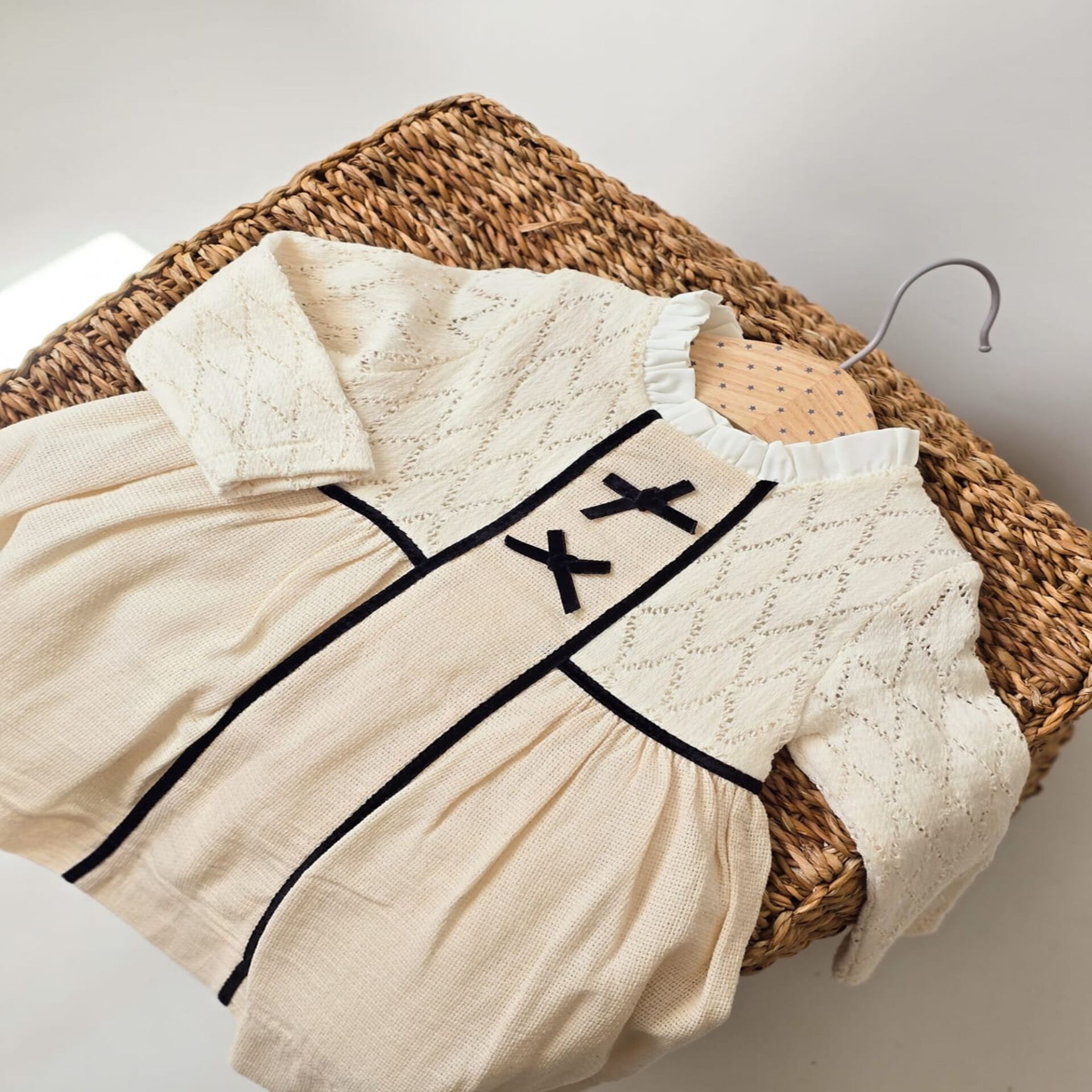 Siyah Fiyonklu Triko Kız Elbise