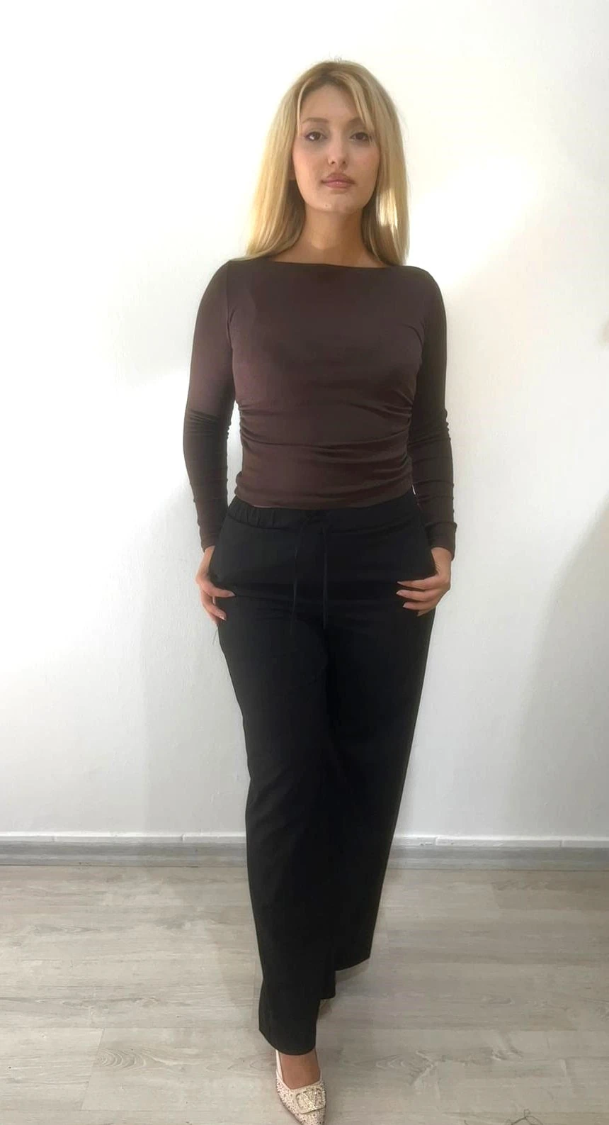 KAHVERENGİ KAYIK YAKA YANI BÜZMELİ BADİ