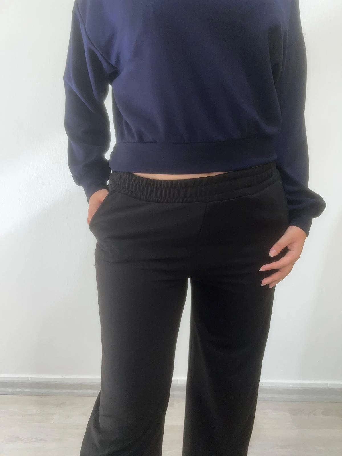 Siyah Cep Detaylı Bol Kesim Eşofman Altı