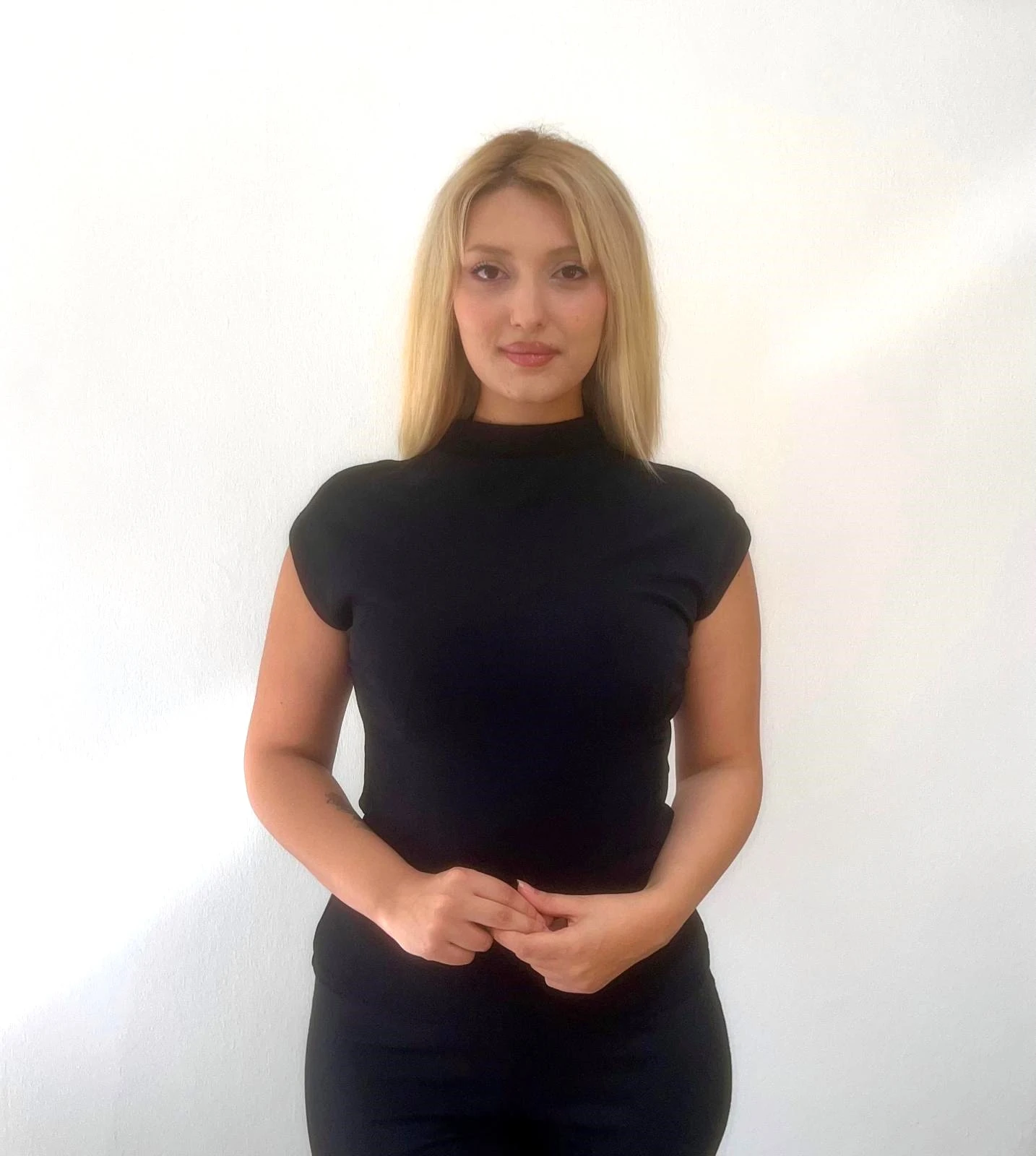 Yaka ve Kol Detay Bluz - SİYAH