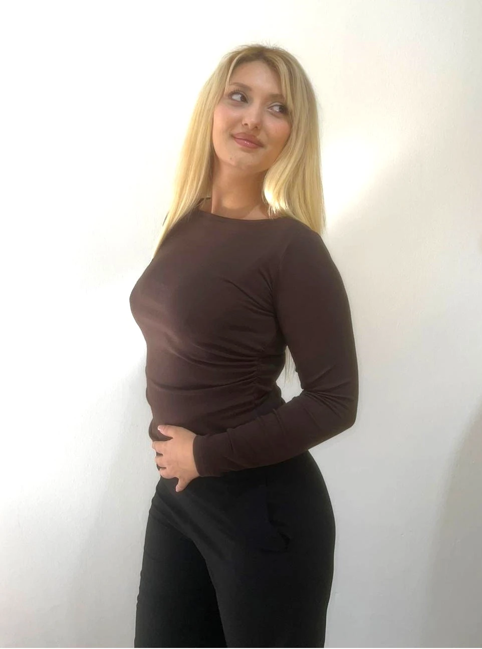 KAHVERENGİ KAYIK YAKA YANI BÜZMELİ BADİ