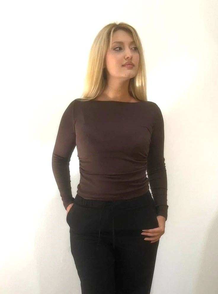 KAHVERENGİ KAYIK YAKA YANI BÜZMELİ BADİ