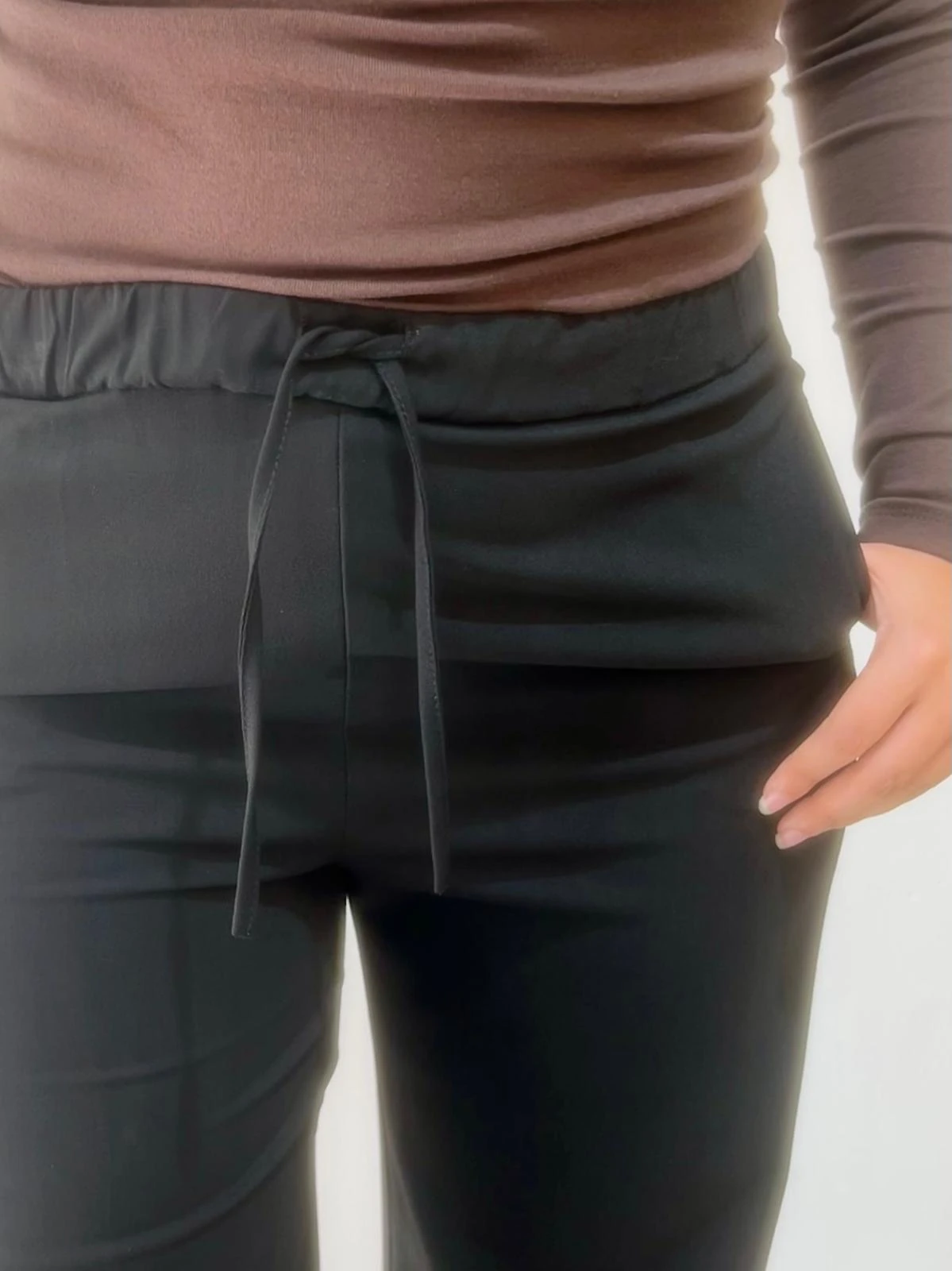 Beli Lastikli Hafif Bol Kesim Poliviskon Pantolon