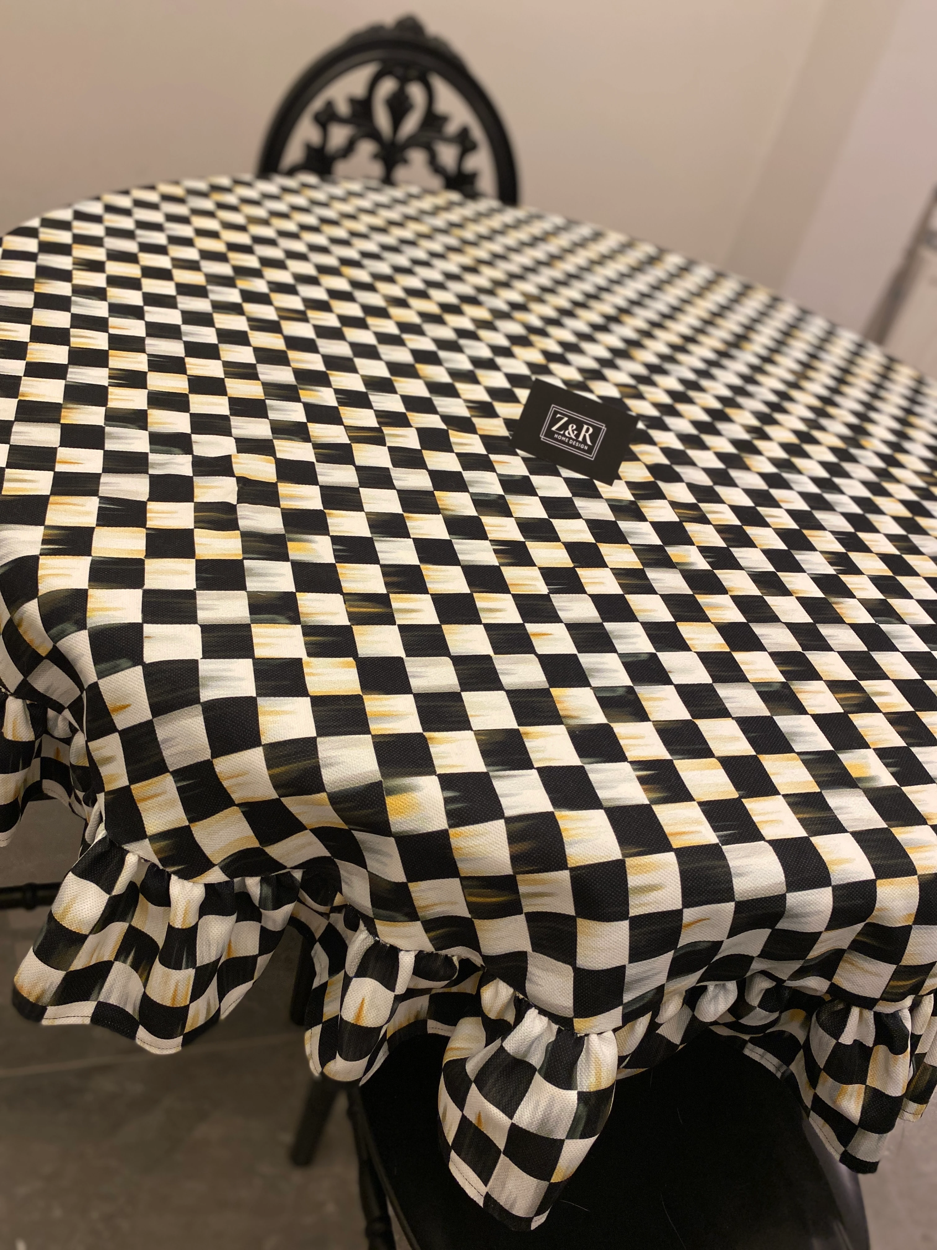 Damalı Fırfırlı Masa Örtüsü