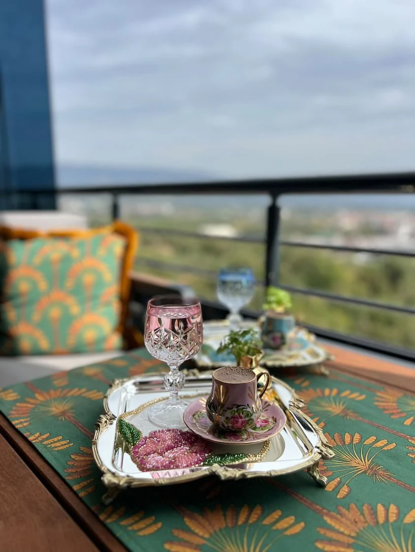 Gül İşlemeli Tasarım Sunum Peçetesi 